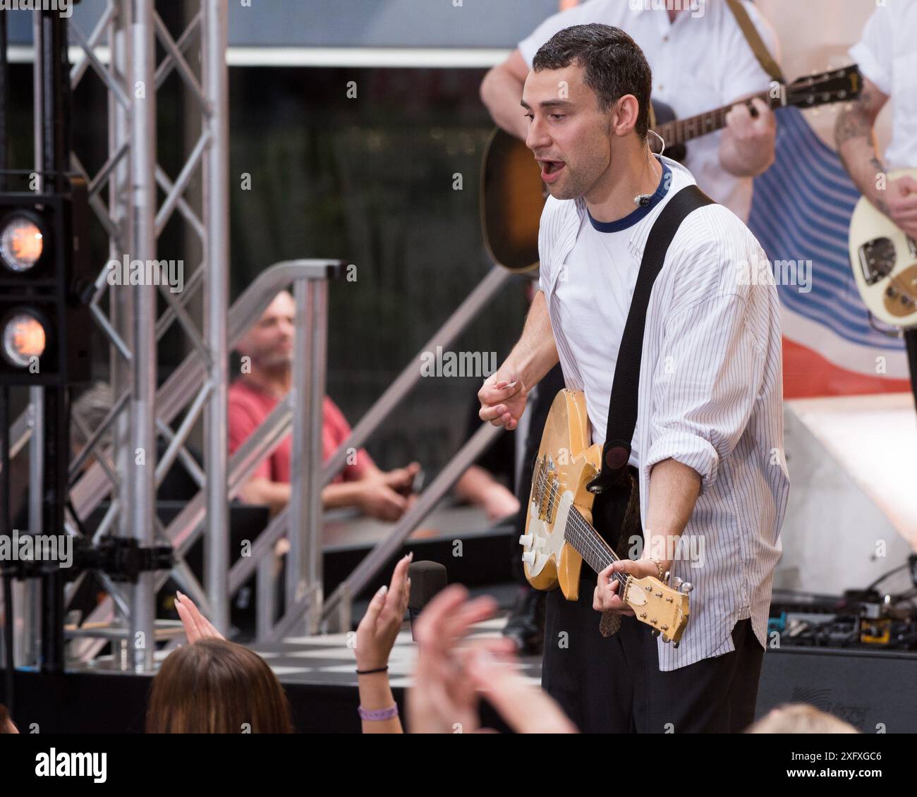 New York, Stati Uniti. 5 luglio 2024. Jack Antonoff, Bleachers sul palco per NBC Today Show Citi Concert Series with Bleachers, Rockefeller Plaza, New York, NY, 05 luglio, 2024. crediti: Simon Lindenblatt/Everett Collection/Alamy Live News Foto Stock