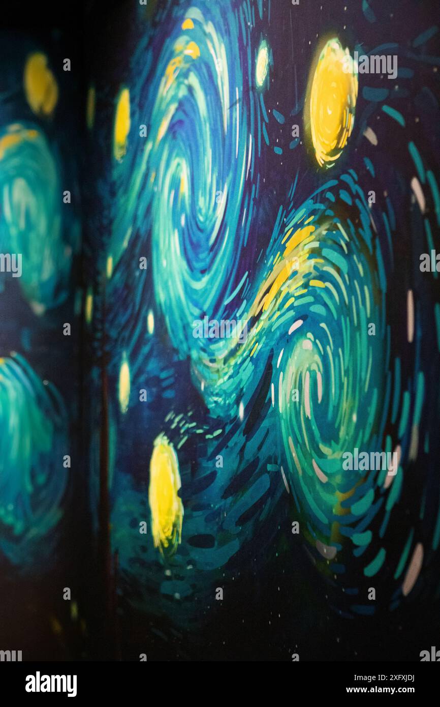 Opera d'arte simile alla "notte stellata" di Van Gogh scattata nella foto. Foto Stock