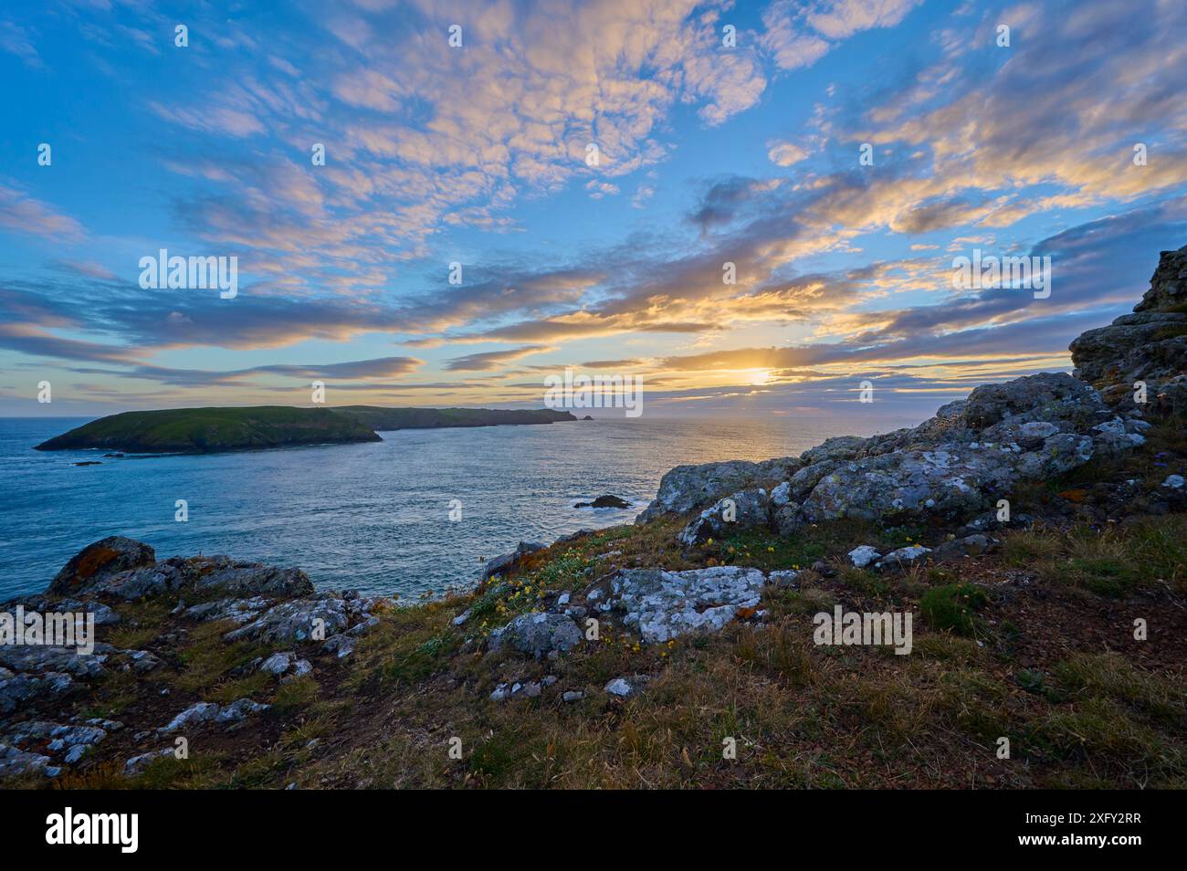 Costa, Isole, Mare, cielo, tramonto, Summer, Skomer Island, Martin's Haven, Pembrokeshire Coast Path, Haverfordwest, Galles, Regno Unito Foto Stock