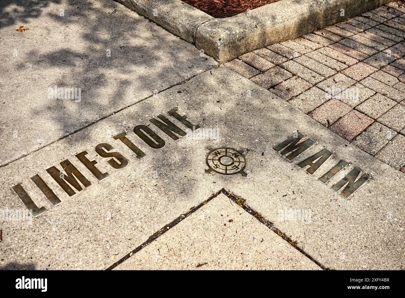 Limestone e Main St segnalano Springfield Ohio USA 2024 Foto Stock