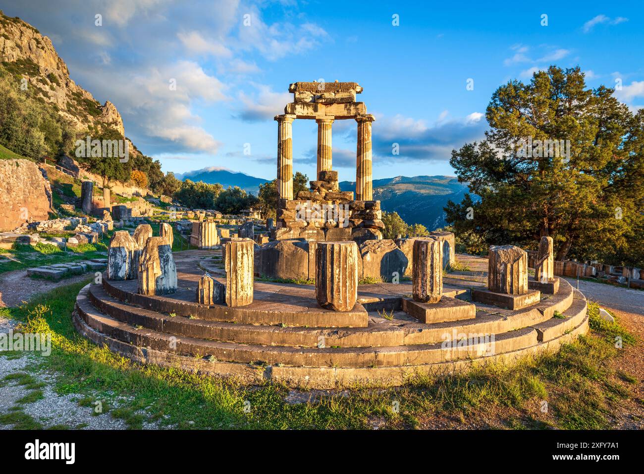 Rovine del tempio di Atena Pronaia nell antica Delphi, Grecia Foto Stock