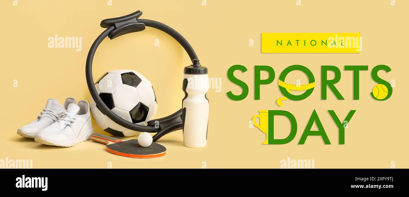 Diverse attrezzature sportive sullo sfondo beige. Banner per la giornata nazionale dello sport Foto Stock