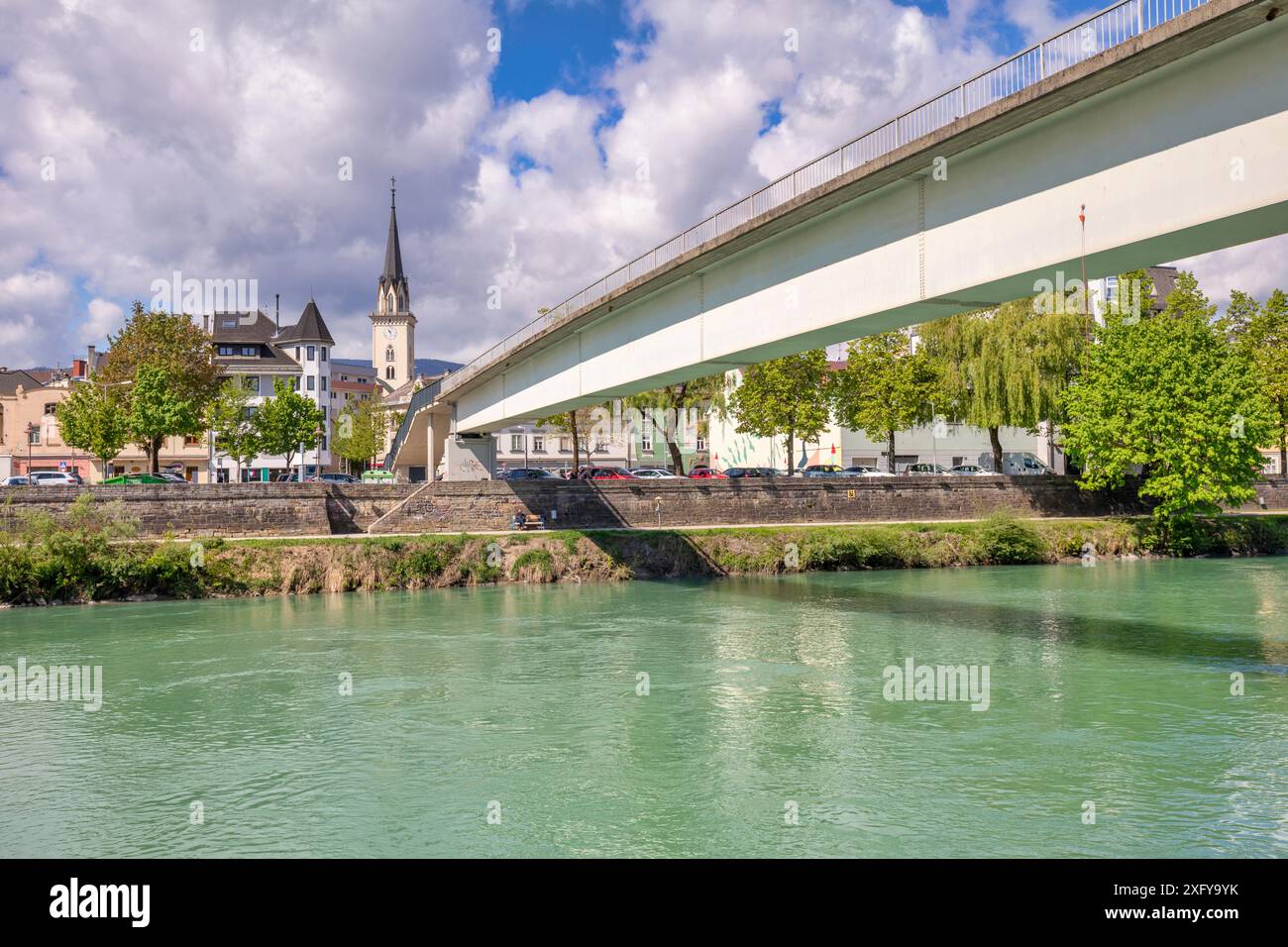 Villach e il fiume Drava nelle vicinanze del Centro Congressi, Villach, Carinzia, Austria Foto Stock