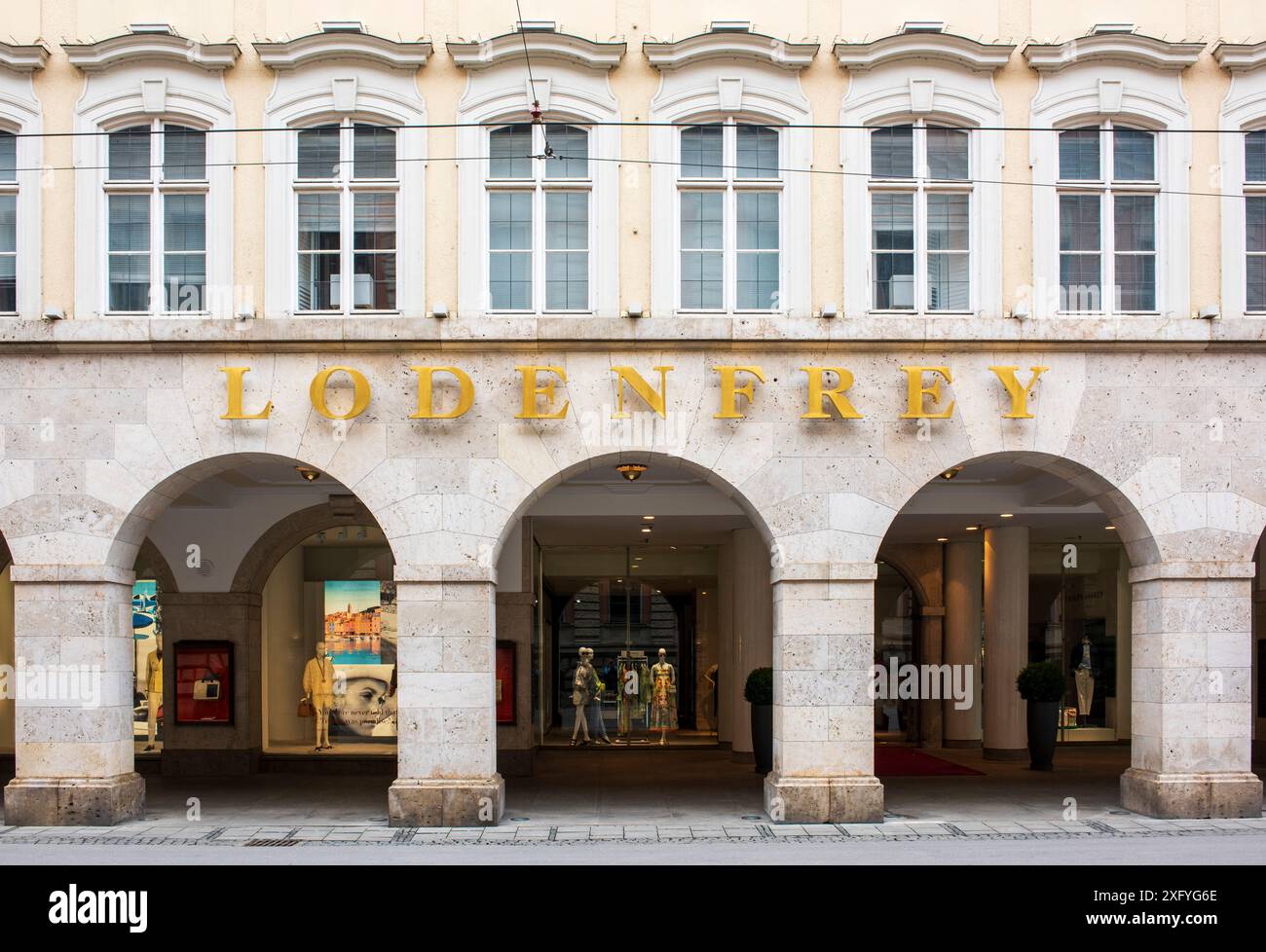 Il negozio di moda e costumi tradizionali Lodenfrey a Maffeistraße a Monaco di Baviera Foto Stock