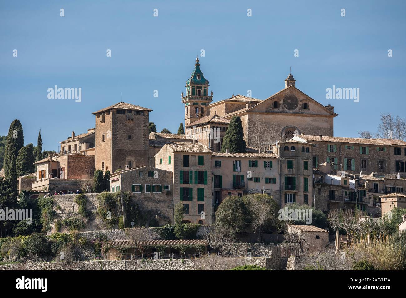 Valldemossa con la Charterhouse sa Cartoixa, regione di Serra de Tramuntana, Maiorca, Isole Baleari, Spagna, Europa Foto Stock