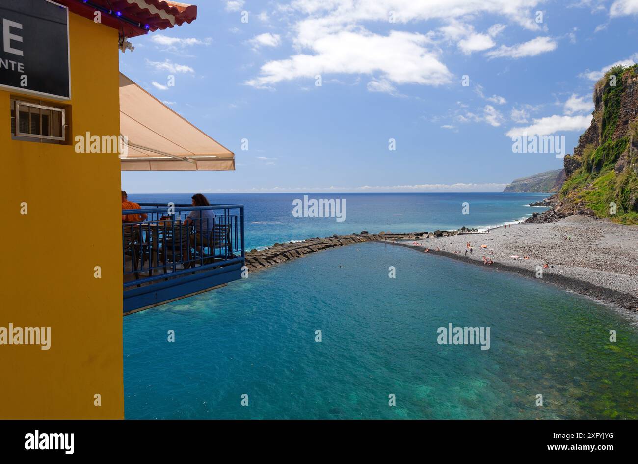 Vista di Ponta do Sol, Ilha de Madeira, Oceano Atlantico, Isola di Madeira, Portogallo Foto Stock