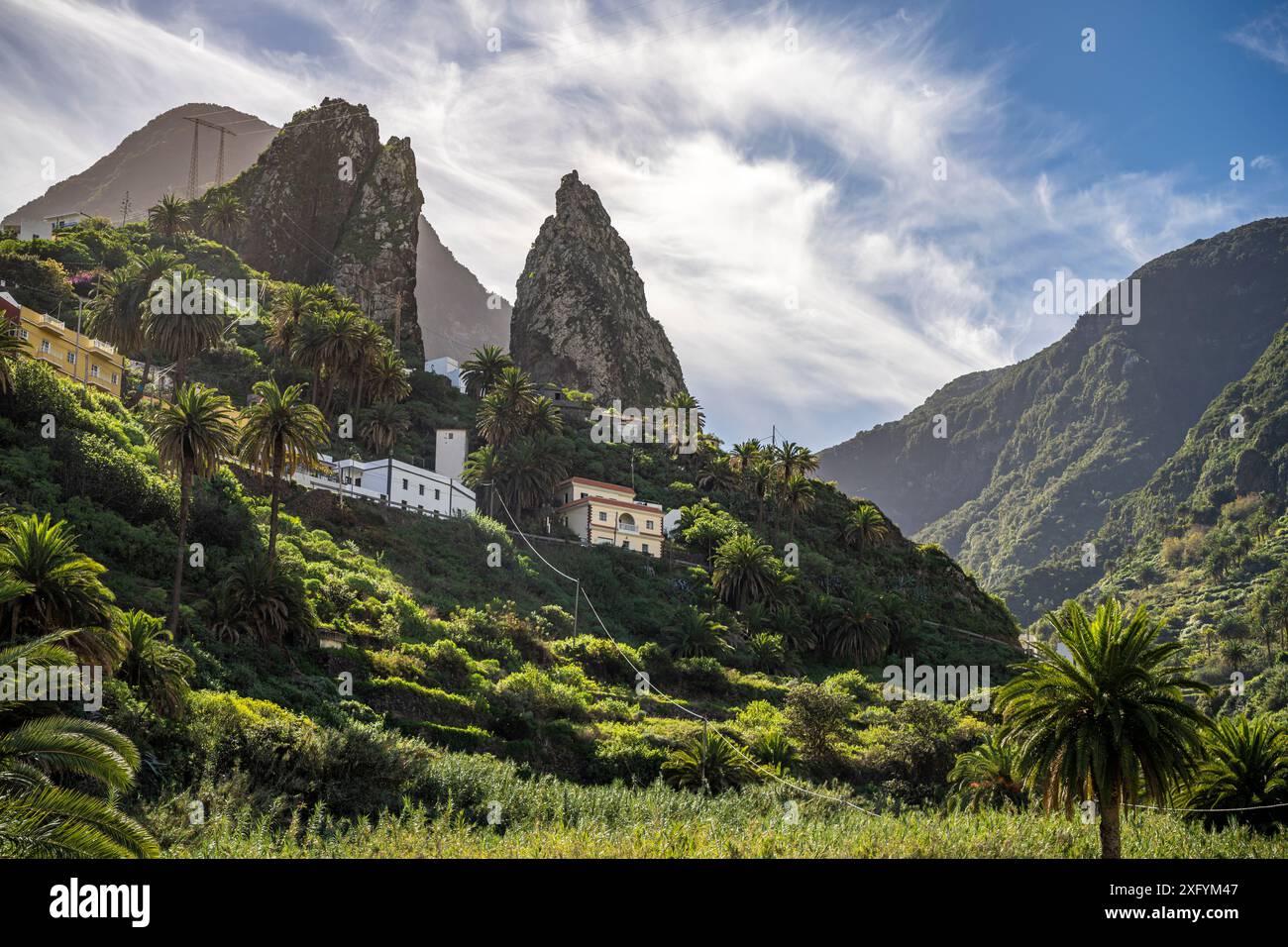 Rocce gemelle Roques de San Pedro, punto di riferimento di Hermigua, la Gomera, Isole Canarie, Spagna Foto Stock