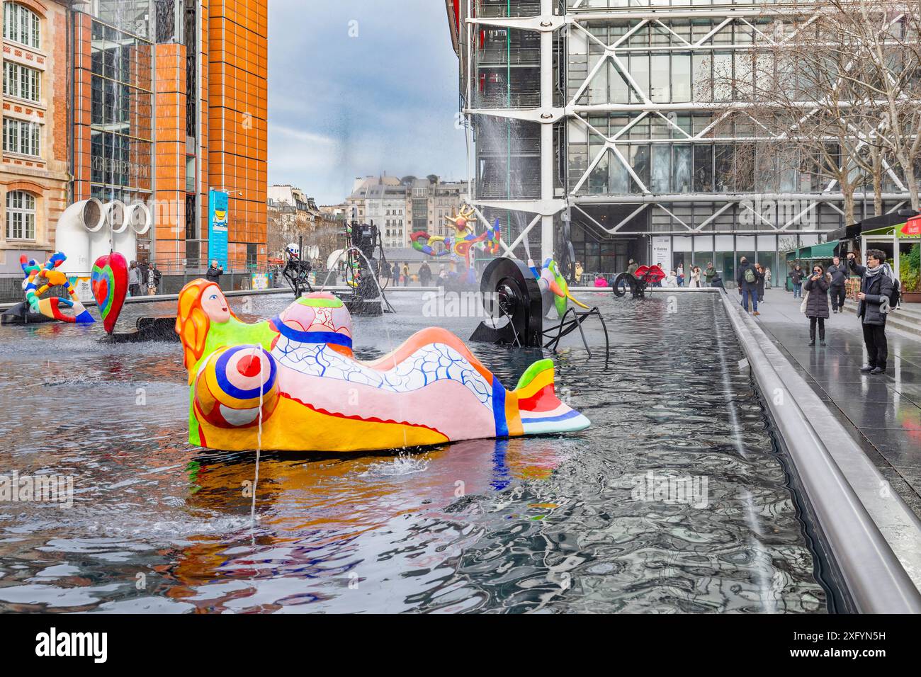 Fontana di Stravinsky al Centro George Pompidou, Chatelet-Les-Halles, Parigi, Ile de France, Francia Foto Stock