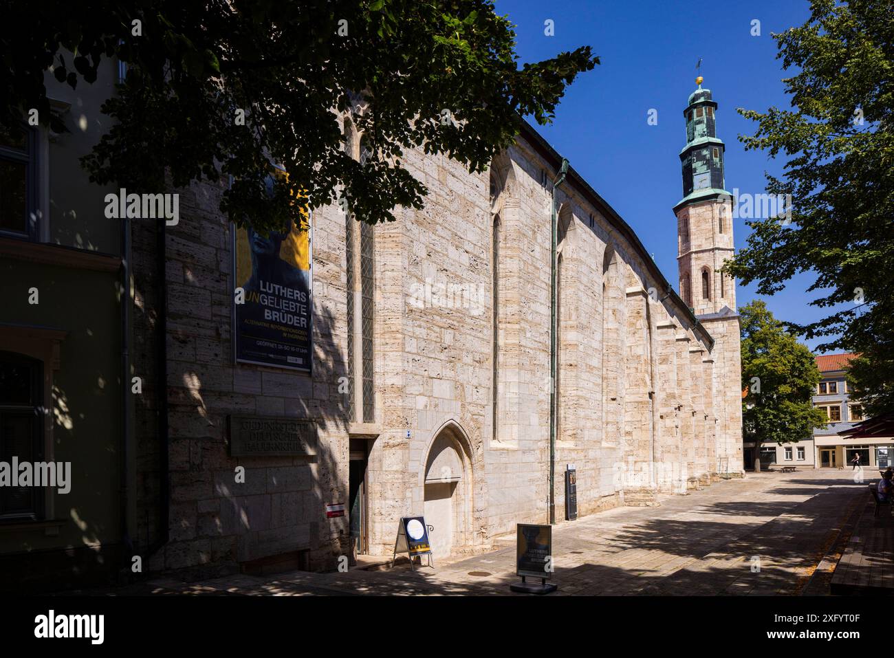 Kornmarktkirche die unter Denkmalschutz stehende Kornmarktkirche ist eine der zwölf mittelalterlichen Kirchbauten in der thüringischen Stadt Mühlhausen. MIT dem Bau der Kirche St. Crucis des ehemaligen Franziskanerklosters wurde im 13. Jahrhundert begonnen. Heute Dient Die Kirche als Bauernkriegsmuseum. Mühlhausen Thüringen Deutschland *** Kornmarktkirche la Kornmarktkirche elencata è una delle dodici chiese medievali nella città Turingia di Mühlhausen la costruzione della chiesa di San Crucis dell'ex monastero francescano iniziò nel XIII secolo oggi la chiesa funge da pisello Foto Stock