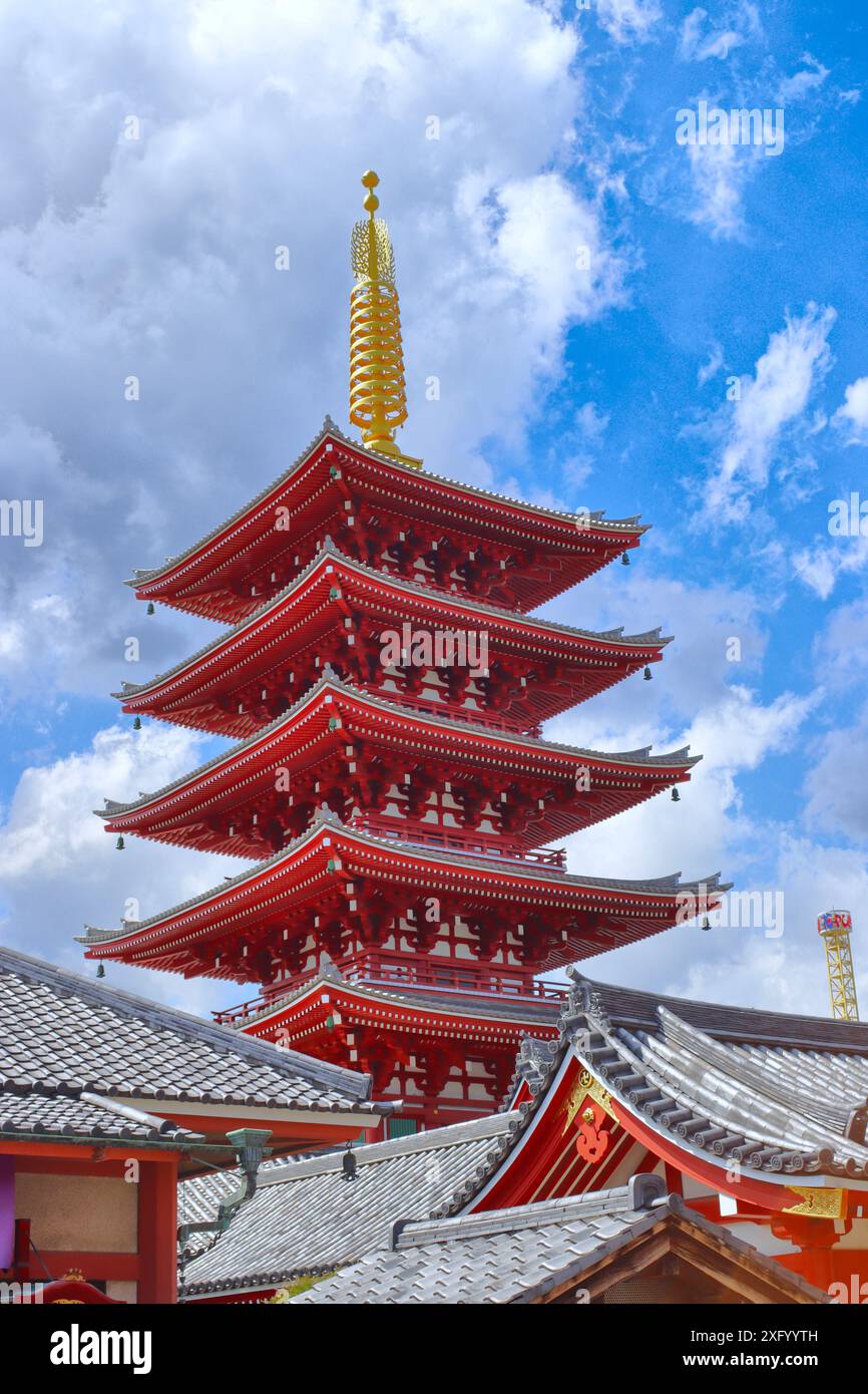 Pagoda a 5 piani nel tempio senso-ji ad Asakusa, Sumida, Tokyo, Giappone Foto Stock