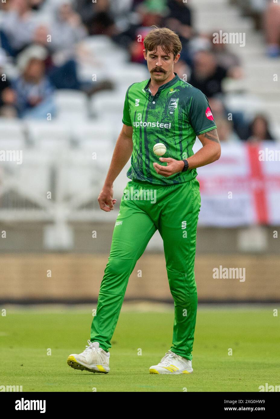 Nottingham, regno unito, Trent Bridge Cricket Ground. 5 luglio 2024. Esplosione di vitalità T20. Notts Outlaws V Leicestershire Foxes. Nella foto: Roman Walker (volpi) Bowler. Crediti: Mark Dunn/Alamy Live News Foto Stock