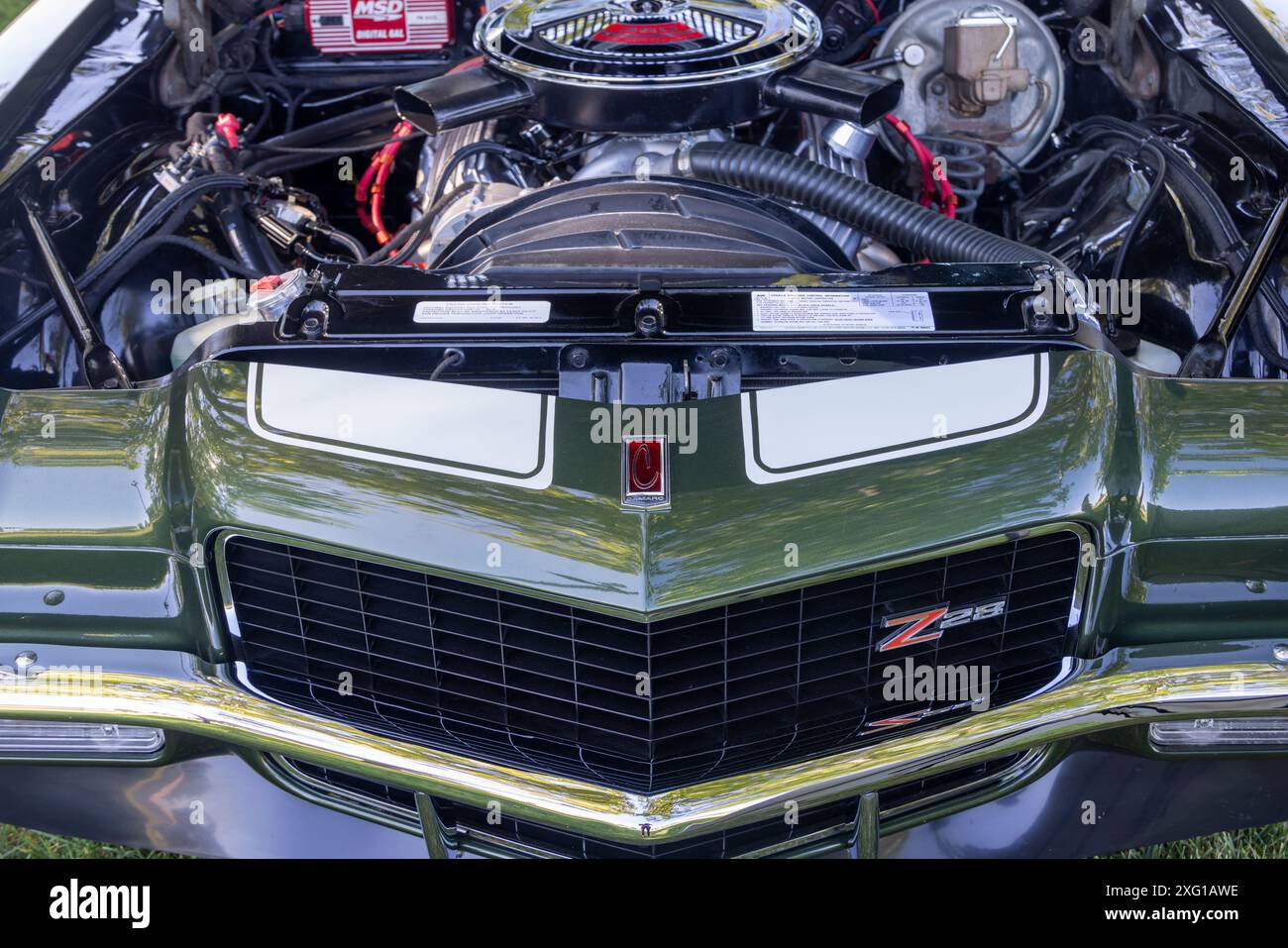 Dettaglio della parte anteriore e del motore dell'auto d'epoca 1971 Camaro Z28 Foto Stock