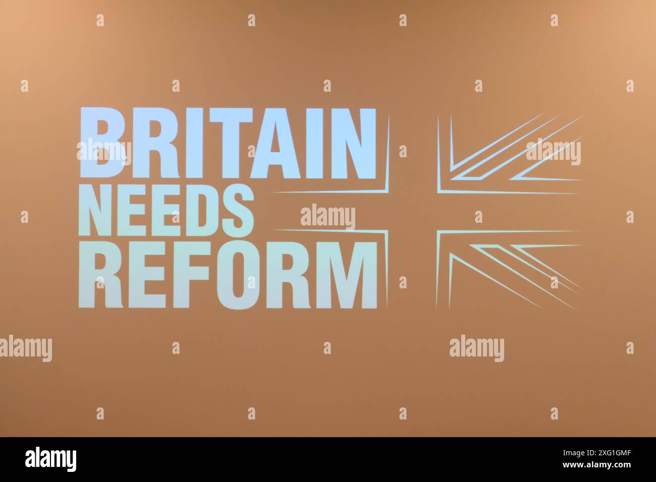 Londra, Regno Unito, 5 luglio 2024. Reform UK tiene una conferenza stampa dopo che quattro candidati hanno ottenuto seggi alle elezioni generali con Nigel Farage eletto a Clacton, il presidente del partito Richard Tice (Skegness), Lee Anderson (Ashfield), Rupert Lowe (Great Yarmouth). Durante la conferenza stampa un quinto candidato, James McMurdock fu nominato vincitore per Basildon South e East Thurrock dopo un resoconto. Credito: Fotografia dell'undicesima ora/Alamy Live News Foto Stock