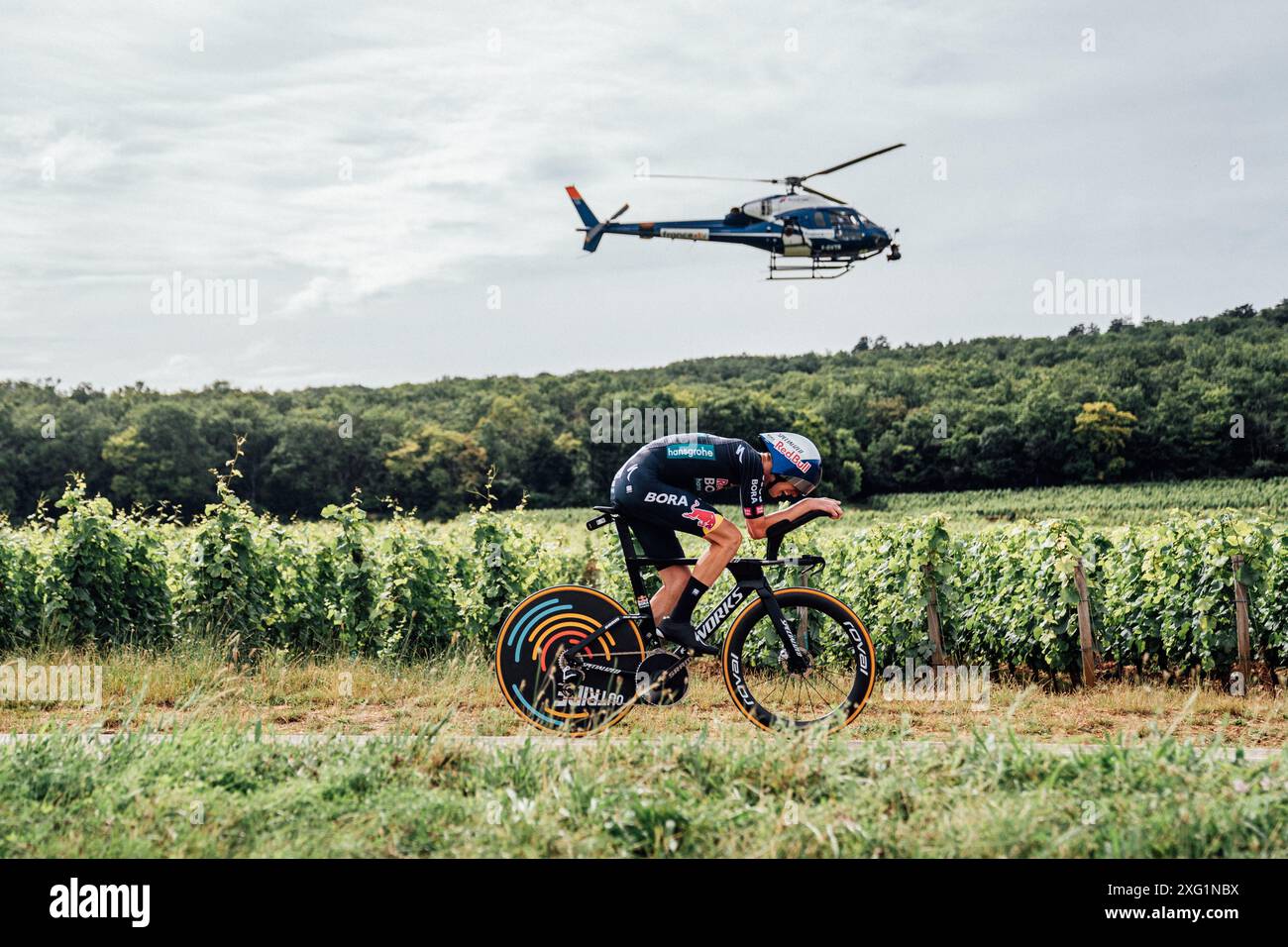 Foto di Zac Williams/SWpix.com - 05/07/2024 - Ciclismo - Tour de France 2024 - tappa 7 ITT Nuits-Saint-Georges - Gevrey-Chambertin Francia - Aleksandr Vlasov, Red Bull Bora Hansgrohe. Crediti: SWpix/Alamy Live News Foto Stock