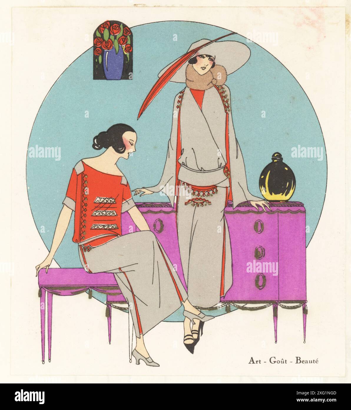 Donne alla moda in un abito di Martial et Armand, 1922. Tuta in tre pezzi Lorette in crepe du Maroc Antinea, con discreto ricamo nel colore della fodera in doublure. Arredi e sgabelli viola di Maison Mercier Freres. Litografia di pocoro a mano (stencil) dopo un'illustrazione di Miss Colette, Miss J. Dory, Burstin, myRIO o P. Scavone da Art, Gout, Beaute, pubblicata dalla rivista di moda AGB, Lyon, Natale 1922. Foto Stock