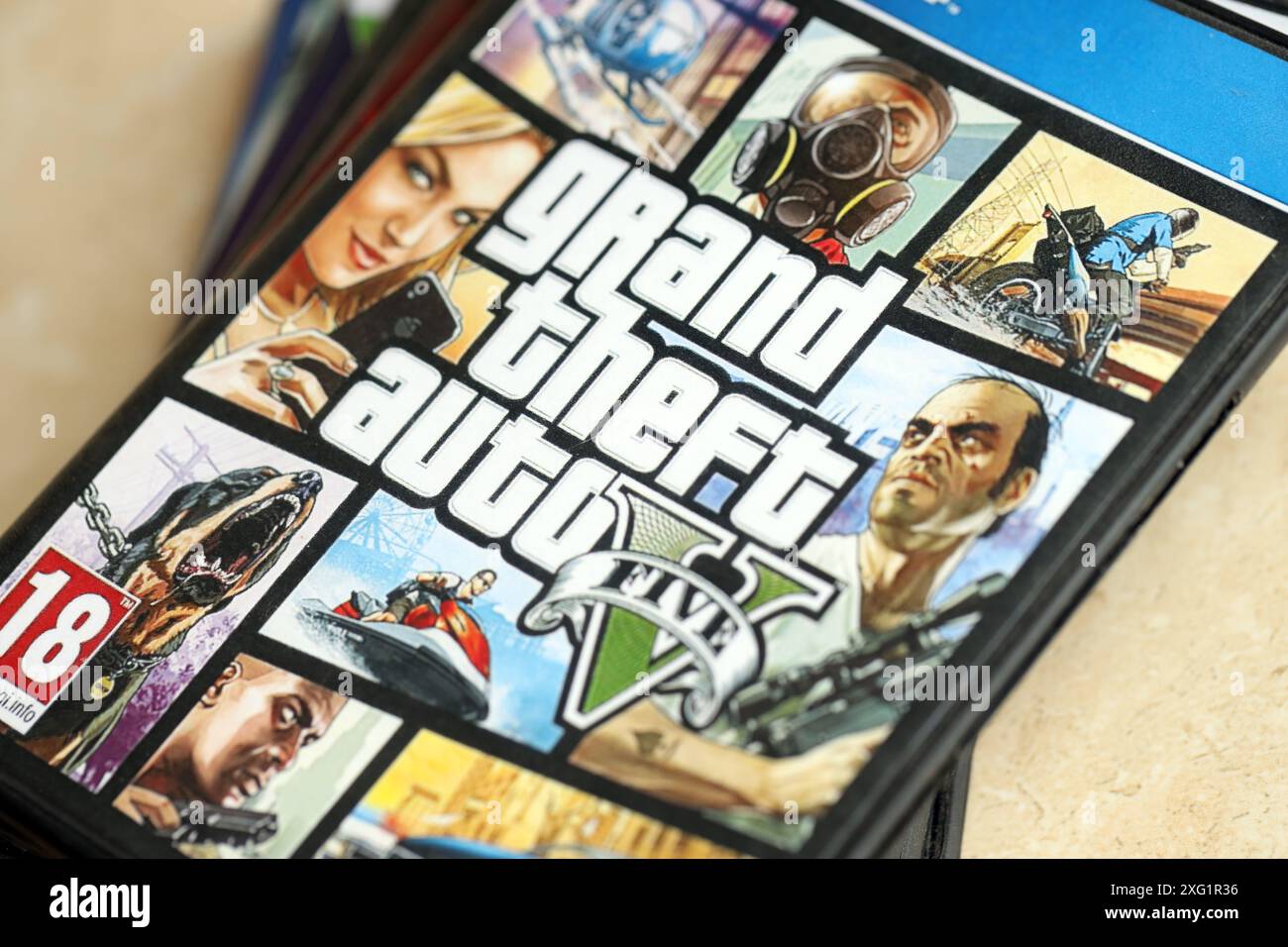 KIEV, UCRAINA - 26 GIUGNO 2024 Grand Theft Auto 5 PS4 videogioco box per console di gioco. Primo piano su un disco di videogiochi molto popolare Foto Stock