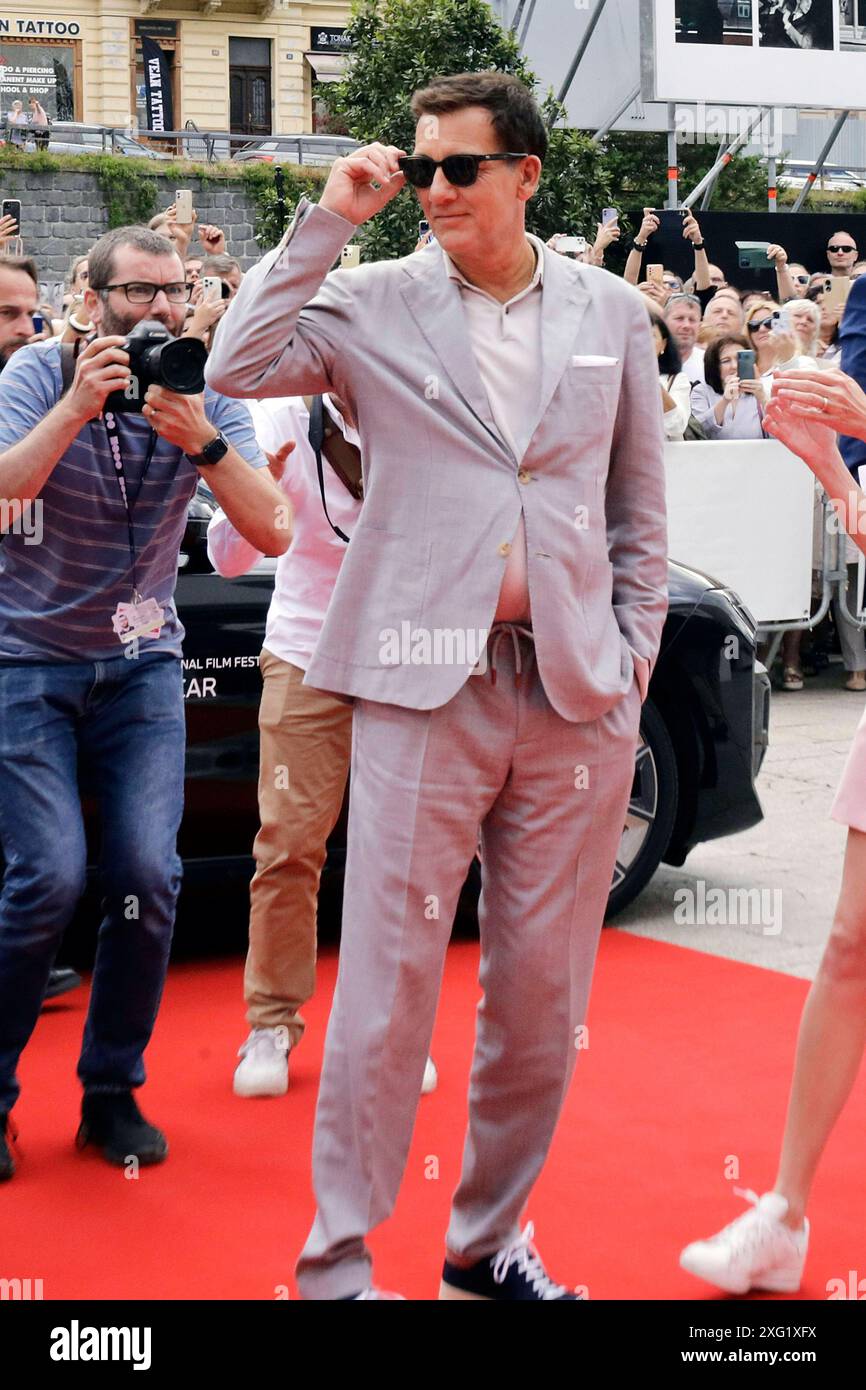 Clive Owen beim Special Screening des Kinofilms Closer / Hautnah auf dem 58. Internationalen Filmfestival Karlovy Vary 2024 m Hotel Thermal. Karlsbad, 05.07.2024 *** Clive Owen alla proiezione speciale del lungometraggio Closer Hautnah al Karlovy Vary International Film Festival 58 2024 all'Hotel Thermal Karlovy Vary, 05 07 2024 foto:XB.xThomasx/xFuturexImagex Closer 4704 Foto Stock