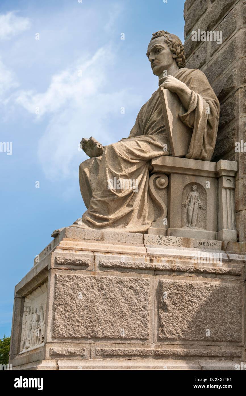 Law - una delle quattro figure che compongono il piedistallo del National Monument to the Forefathers in Allerton Street, Plymouth, Massachusetts Foto Stock