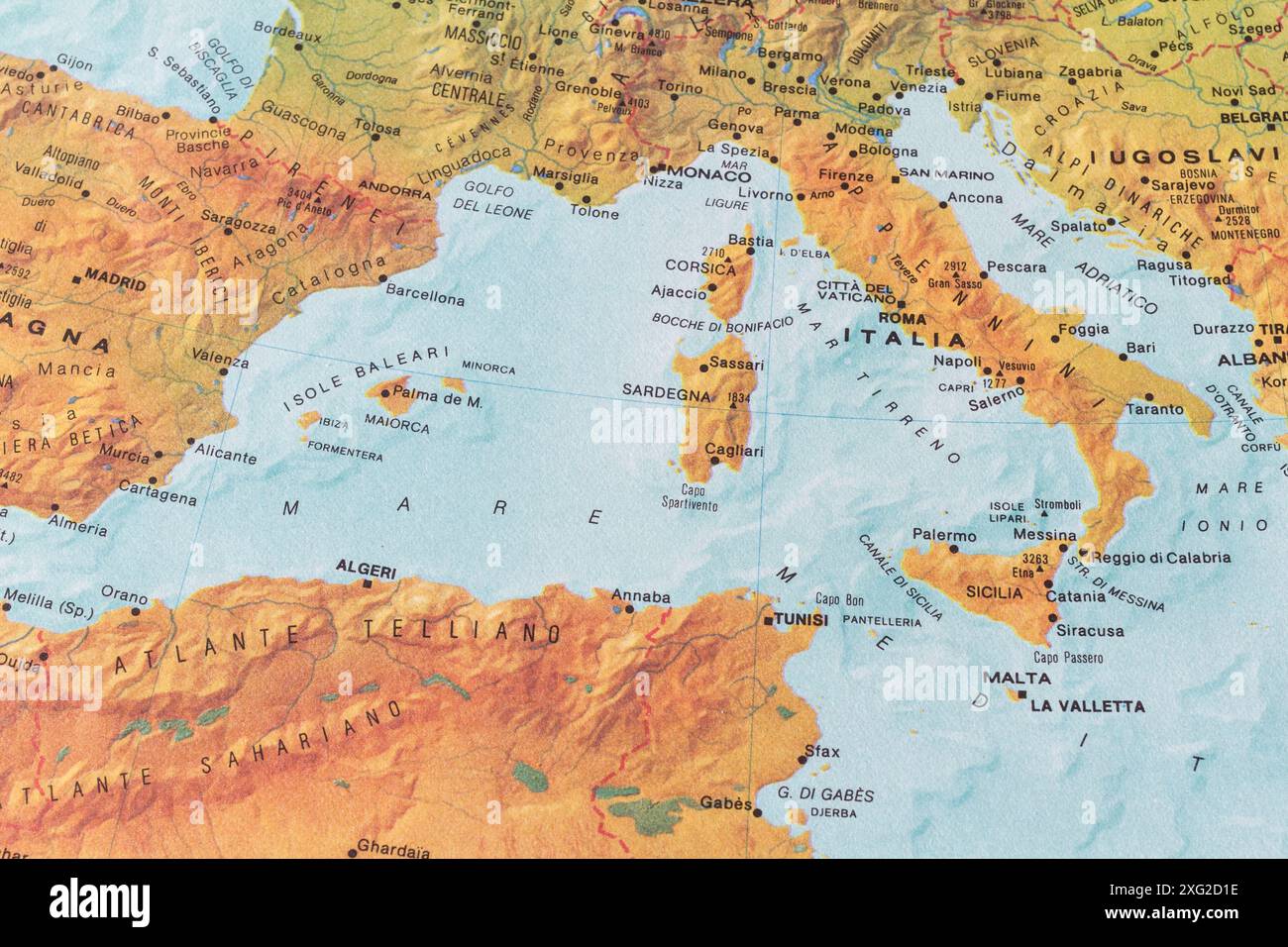 Vecchia mappa dell'Europa meridionale con l'Italia e i Balcani con la Jugoslavia unita, prima del 1991. Foto Stock