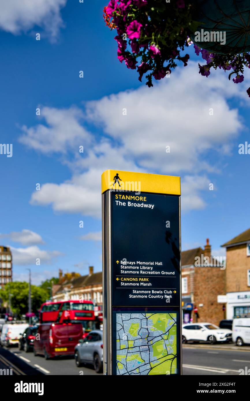 Broadway, Stanmore, Borough of Harrow, Londra, Inghilterra, REGNO UNITO Foto Stock