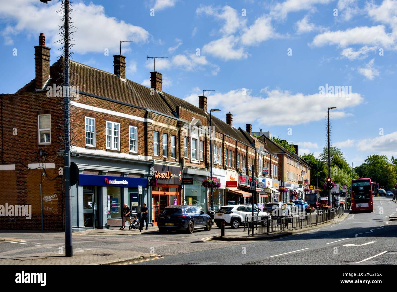 Broadway, Stanmore, Borough of Harrow, Londra, Inghilterra, REGNO UNITO Foto Stock