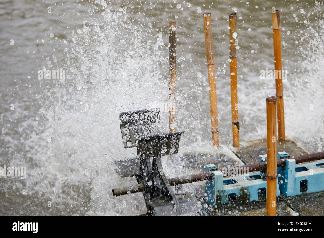 Turbine ad acqua nell'acqua per aumentare l'ossigeno nell'acqua Foto Stock