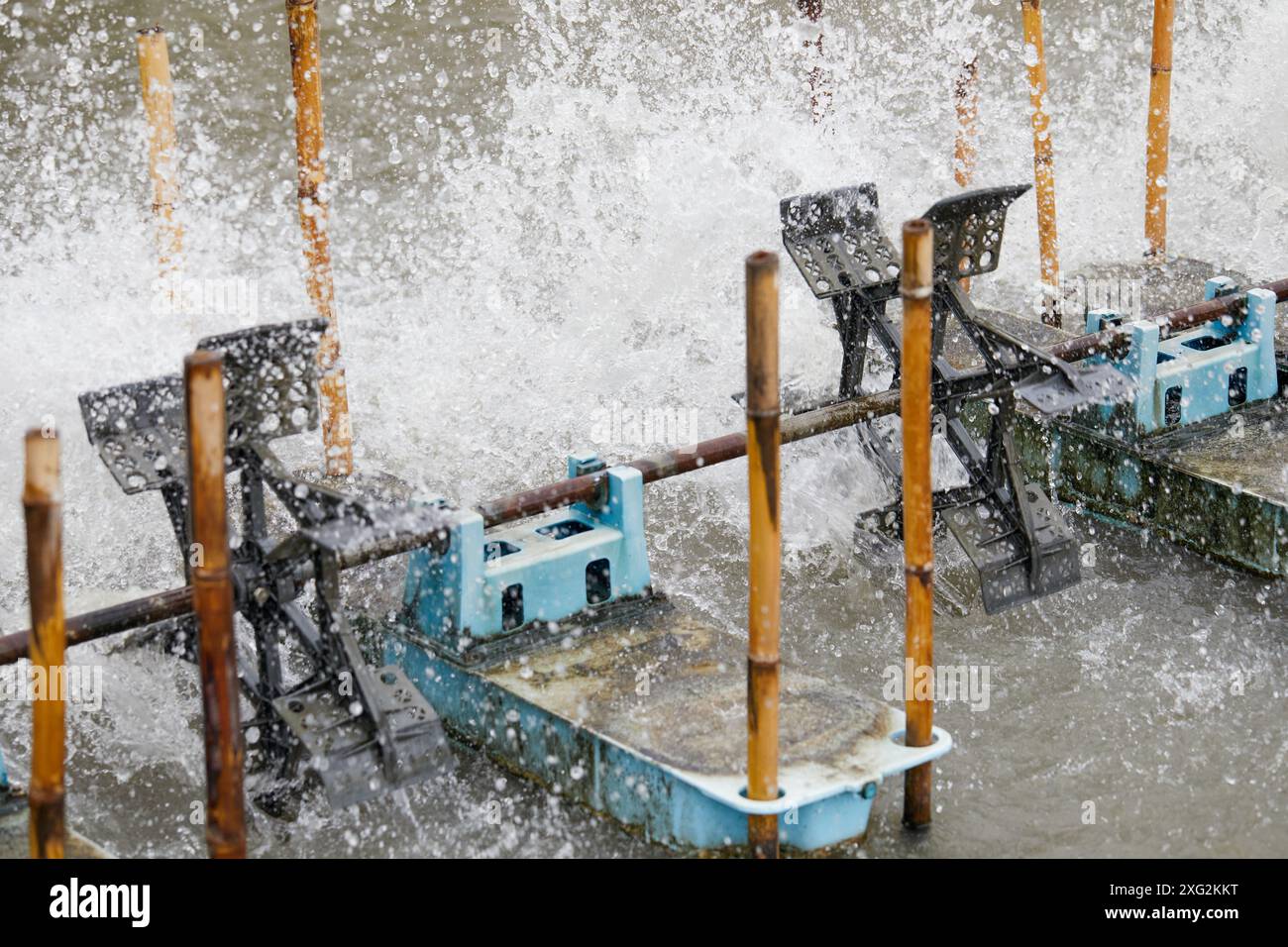 Turbine ad acqua nell'acqua per aumentare l'ossigeno nell'acqua Foto Stock