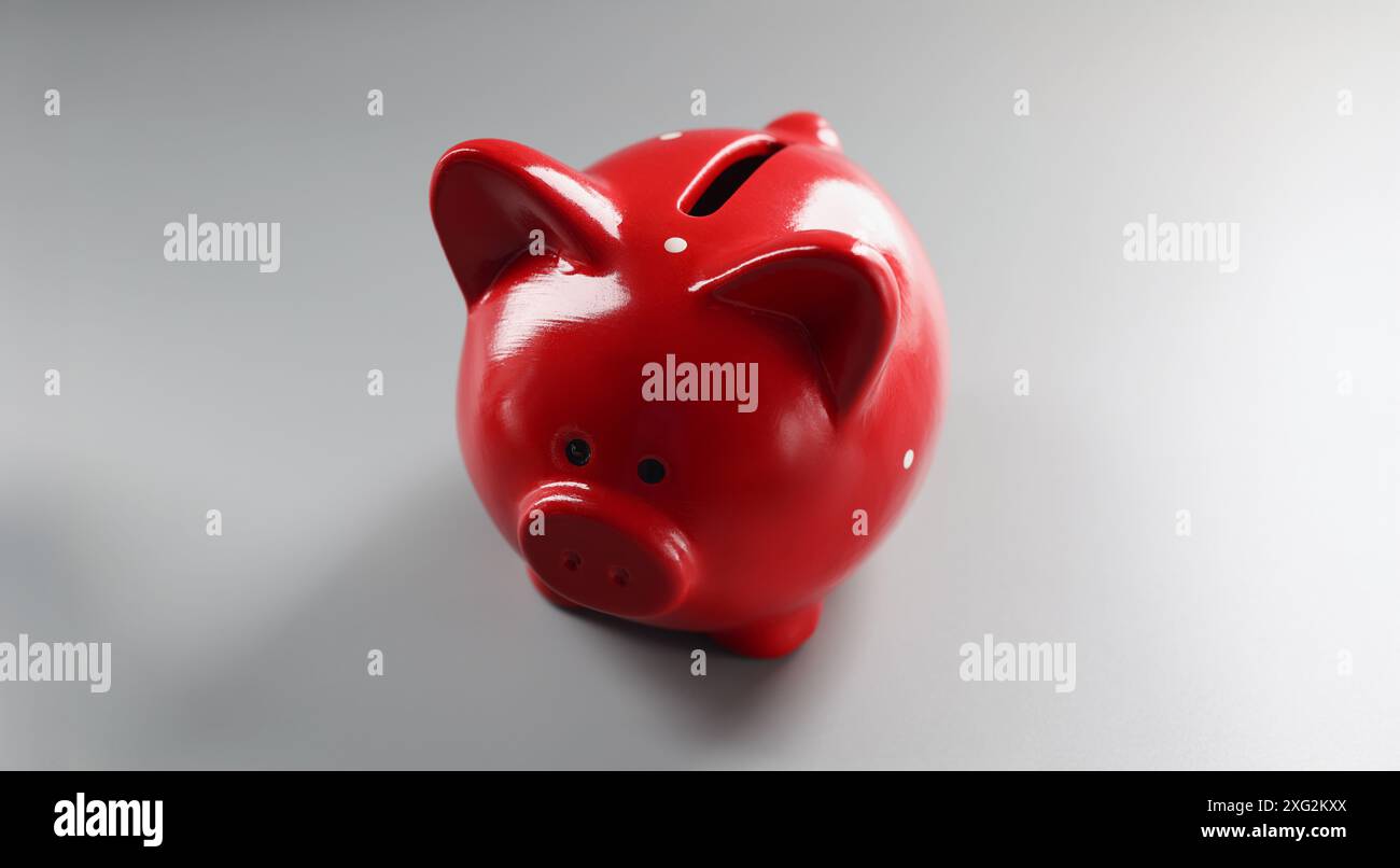 Contenitore piggybank rosso brillante sulla superficie grigia, cosa vuota per mettere soldi Foto Stock