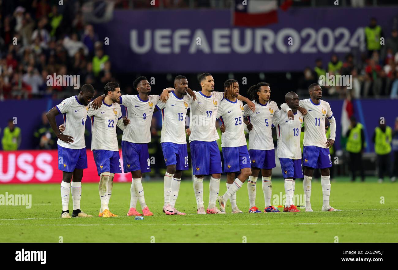 AMBURGO, GERMANIA - 05 LUGLIO: Giocatori del Team France durante i quarti di finale di UEFA EURO 2024 tra Portogallo e Francia al Volksparkstadion il 5 luglio 2024 ad Amburgo, Germania. © diebilderwelt / Alamy Stock Foto Stock