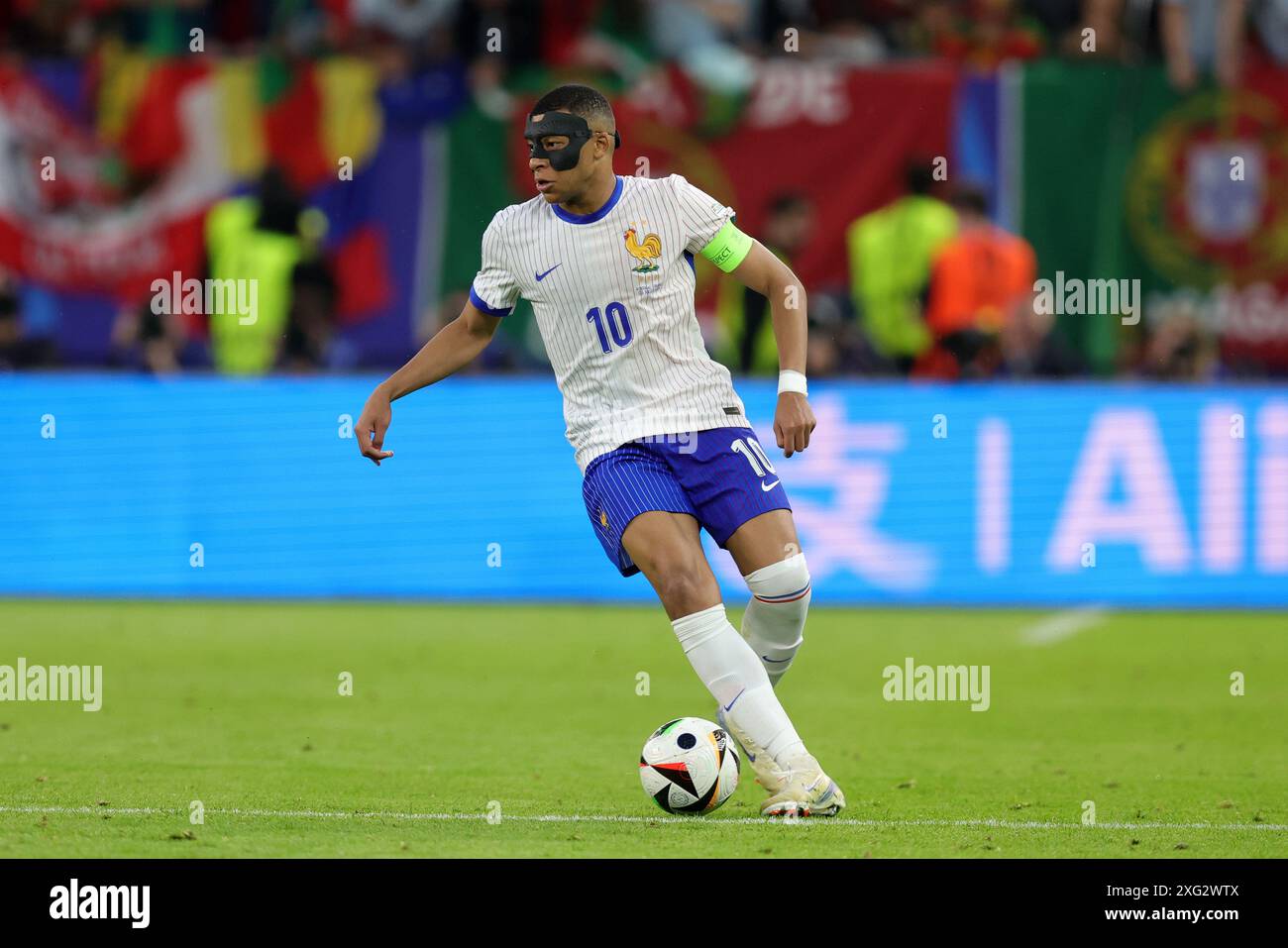 AMBURGO, GERMANIA - 5 LUGLIO: La Francia Kylian Mbappe durante i quarti di finale di UEFA EURO 2024 tra Portogallo e Francia al Volksparkstadion il 5 luglio 2024 ad Amburgo, Germania. © diebilderwelt / Alamy Stock Foto Stock