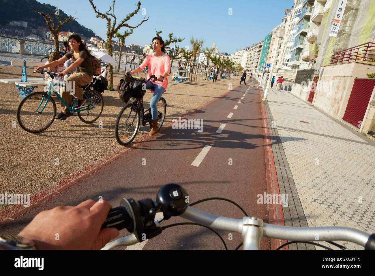 Pista ciclabile della città. Paseo de la Concha. Donostia. San Sebastian. Gipuzkoa. Paese basco. Spagna. Foto Stock