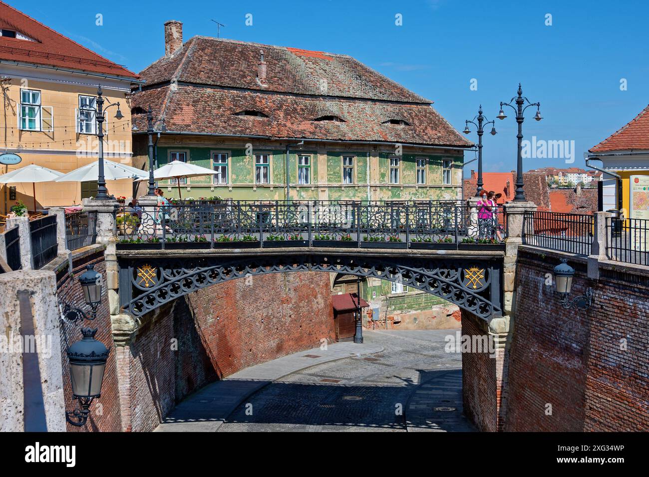 Bridge of Lies, un leggendario ponte pedonale situato nel centro della città transilvana di Sibiu, Romania Foto Stock