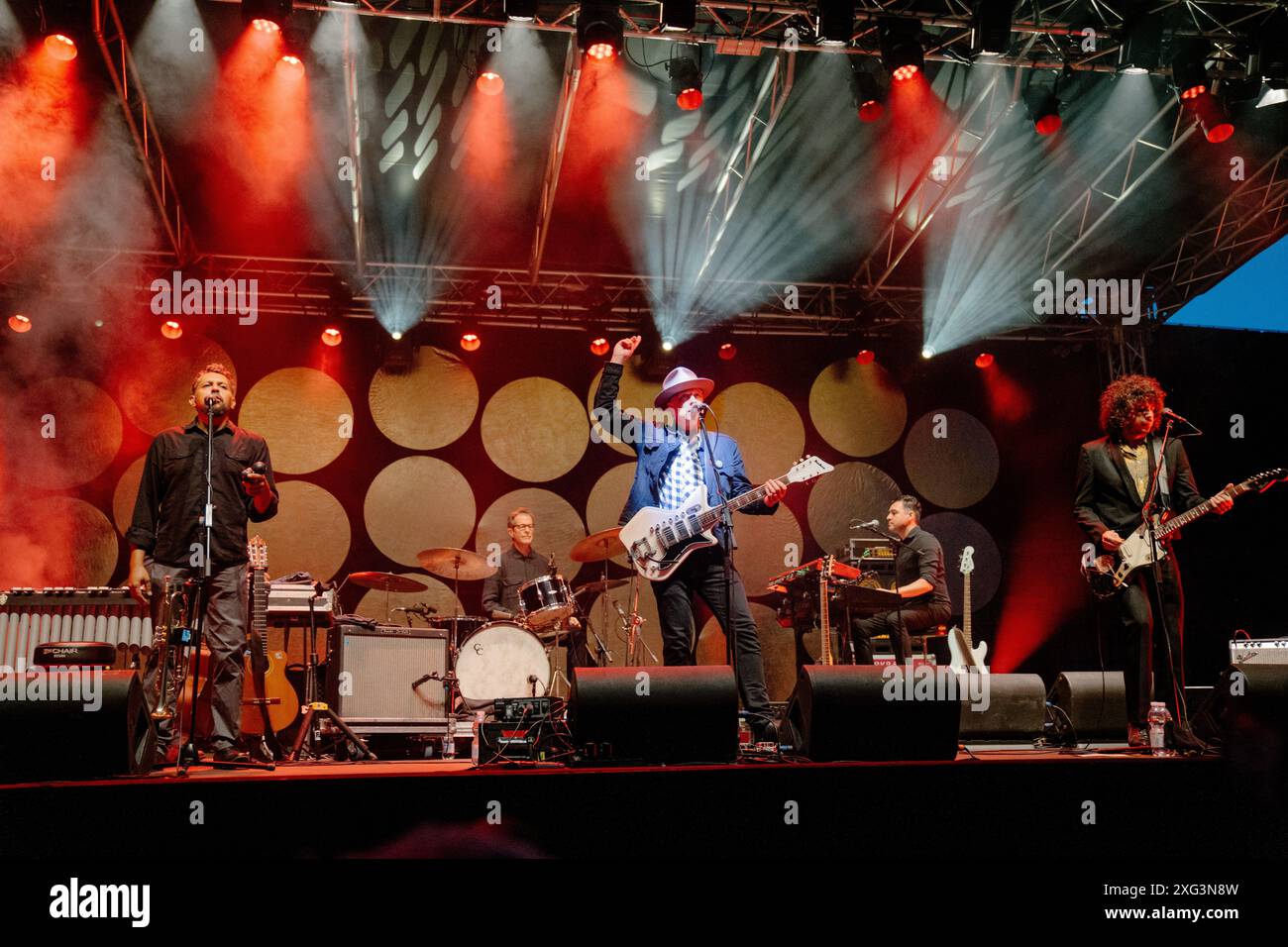 Calexico, in diretta a Pistoia Blues, Pistoia, Italia Foto Stock