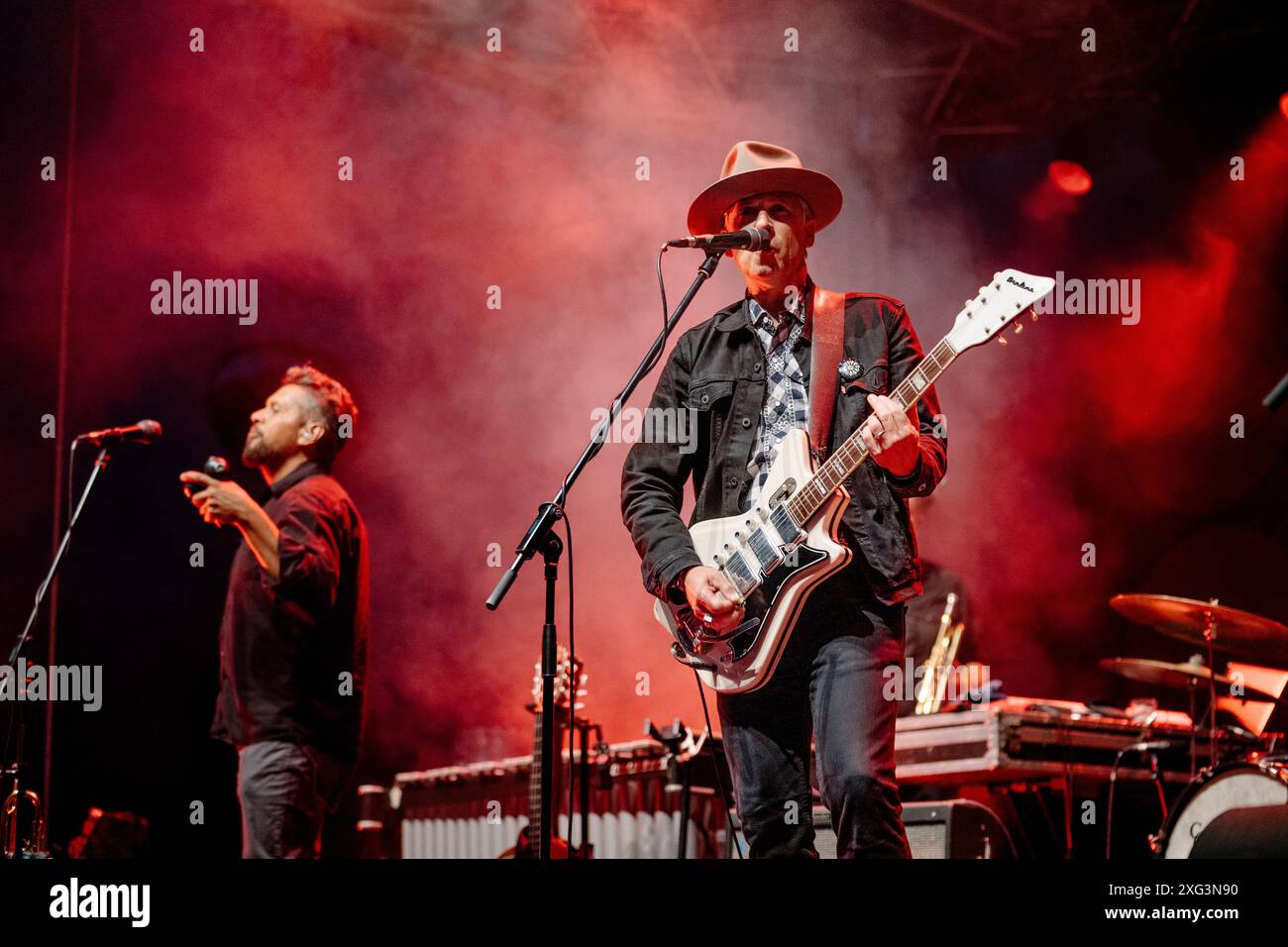 Calexico, in diretta a Pistoia Blues, Pistoia, Italia Foto Stock