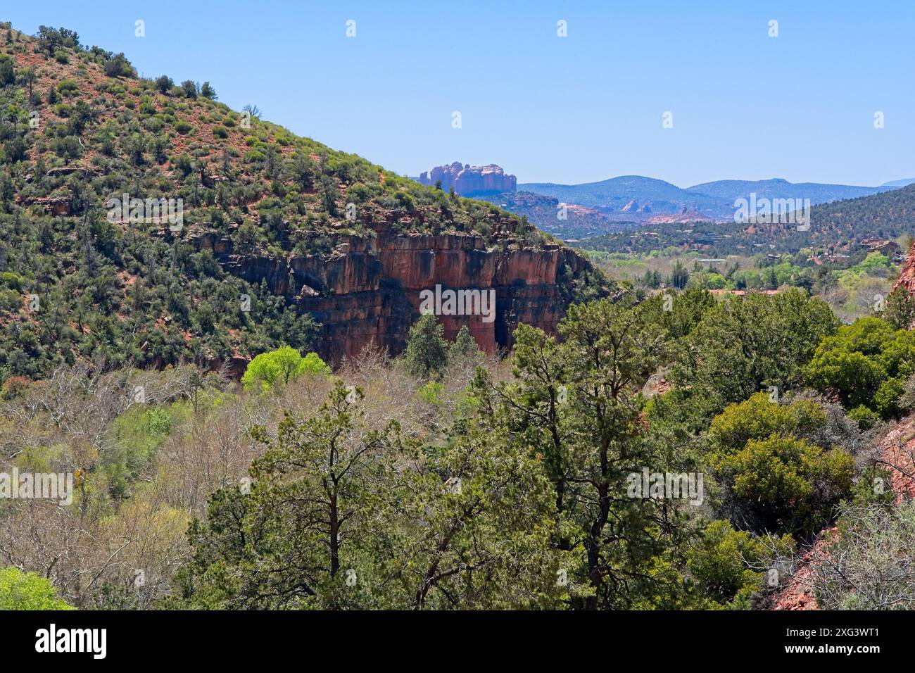 Formazioni rocciose rosse nel canyon di Oak creek fuori Sedona, Arizona Foto Stock