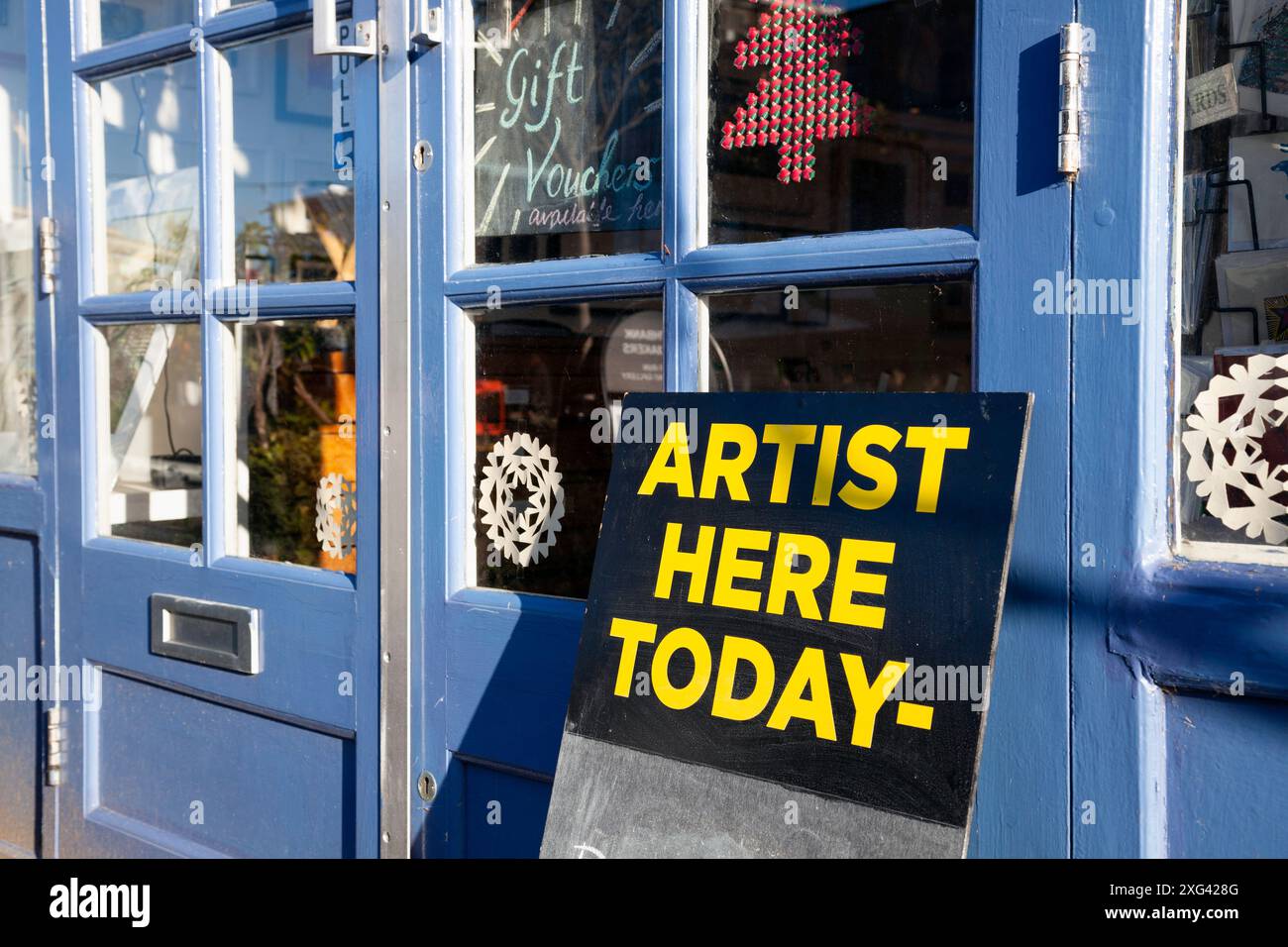 Regno Unito, Inghilterra, Londra, Gabriel's Wharf che mostra l'ingresso al Traditional Art Shop Foto Stock