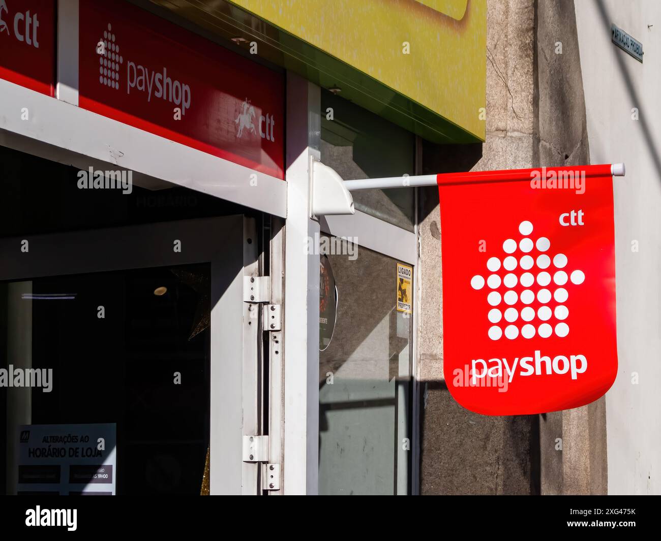 Payshop è un servizio di pagamento elettronico e domestico presente su generi alimentari, chioschi, ecc. Di proprietà del servizio postale portoghese CTT Foto Stock