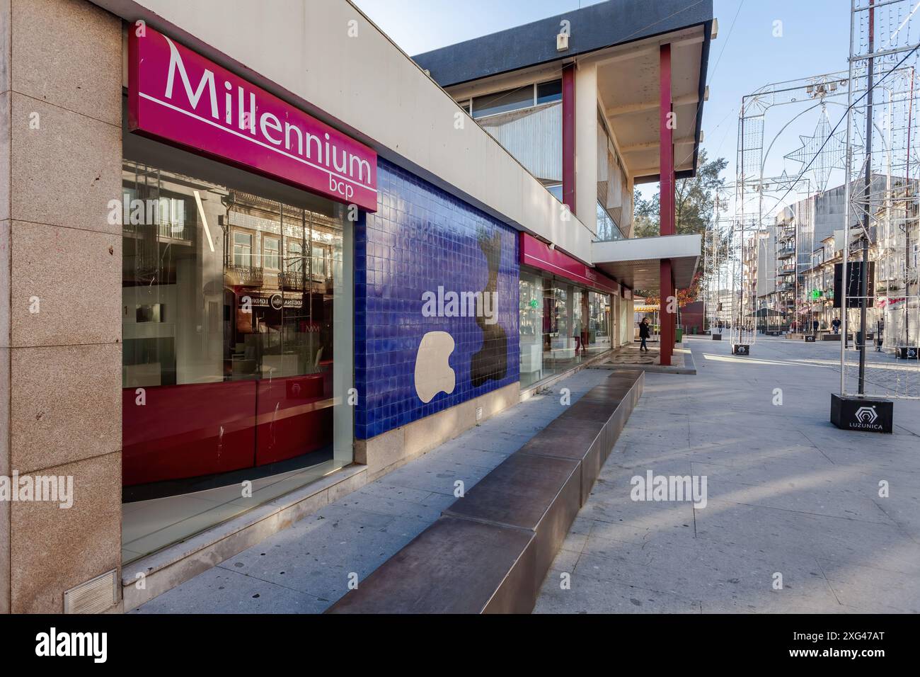 Famalicao, Portogallo: Millennium BCP, alias Banco Comercial Portugues, agenzia bancaria nell'edificio Fudacao Cupertino de Miranda. Banca privata Foto Stock