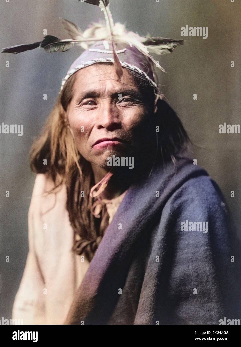 Apache Indian di Edward Curtis, circa 1905 colorato e restaurato. Foto Stock