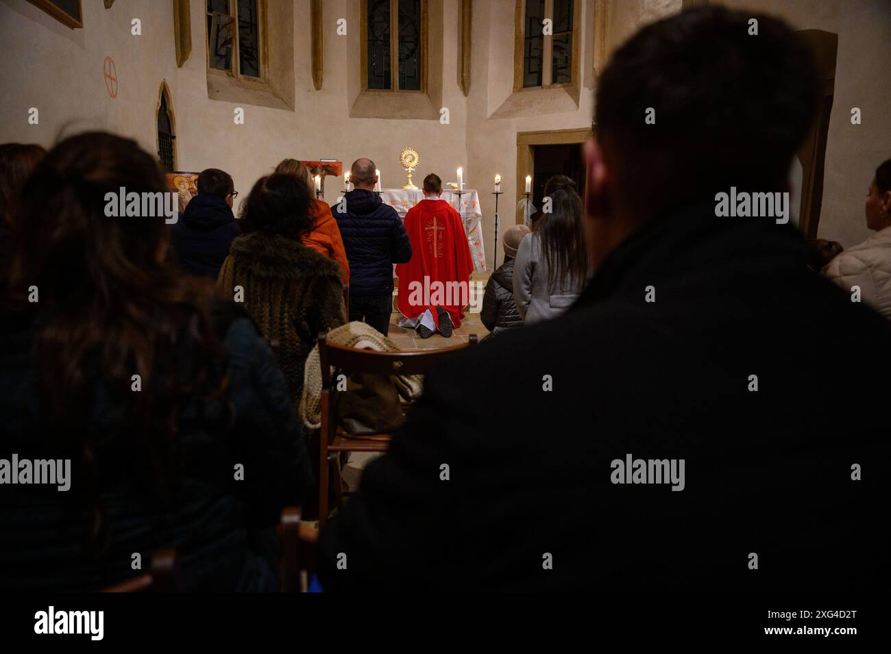 Adorazione del Santissimo Sacramento nella Cappella di Santa Caterina (Kaplnka svätej Kataríny) a Bratislava, Slovacchia. Foto Stock