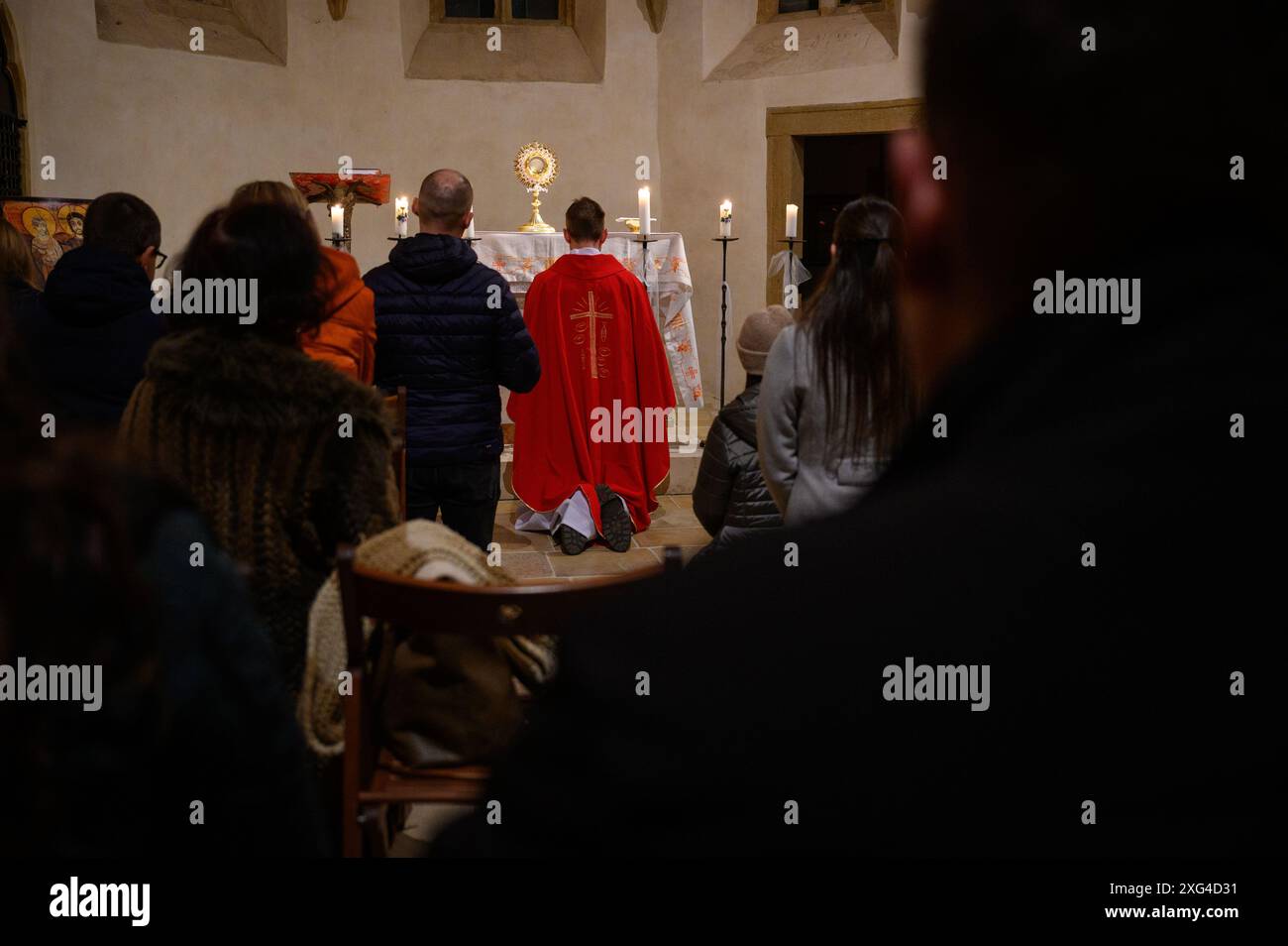 Adorazione del Santissimo Sacramento nella Cappella di Santa Caterina (Kaplnka svätej Kataríny) a Bratislava, Slovacchia. Foto Stock