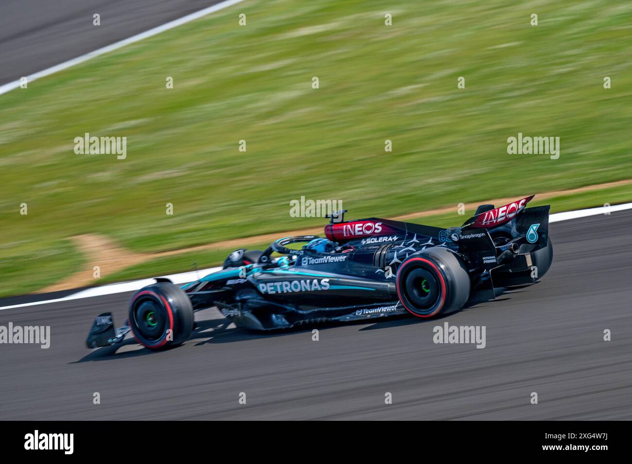 Silverstone (Towcester), Regno Unito, 06 luglio 2024, George Russell si assicura la pole position durante le qualifiche prima del Gran Premio di Gran Bretagna. Crediti: Christopher neve/Alamy Live News Foto Stock