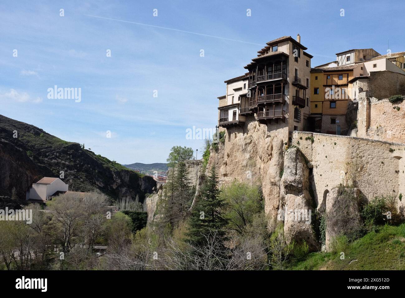 Vista del Museo di Arte astratta spagnola, ospitato in una delle famose case sospese (casas colgadas) di Cuenca. Foto Stock