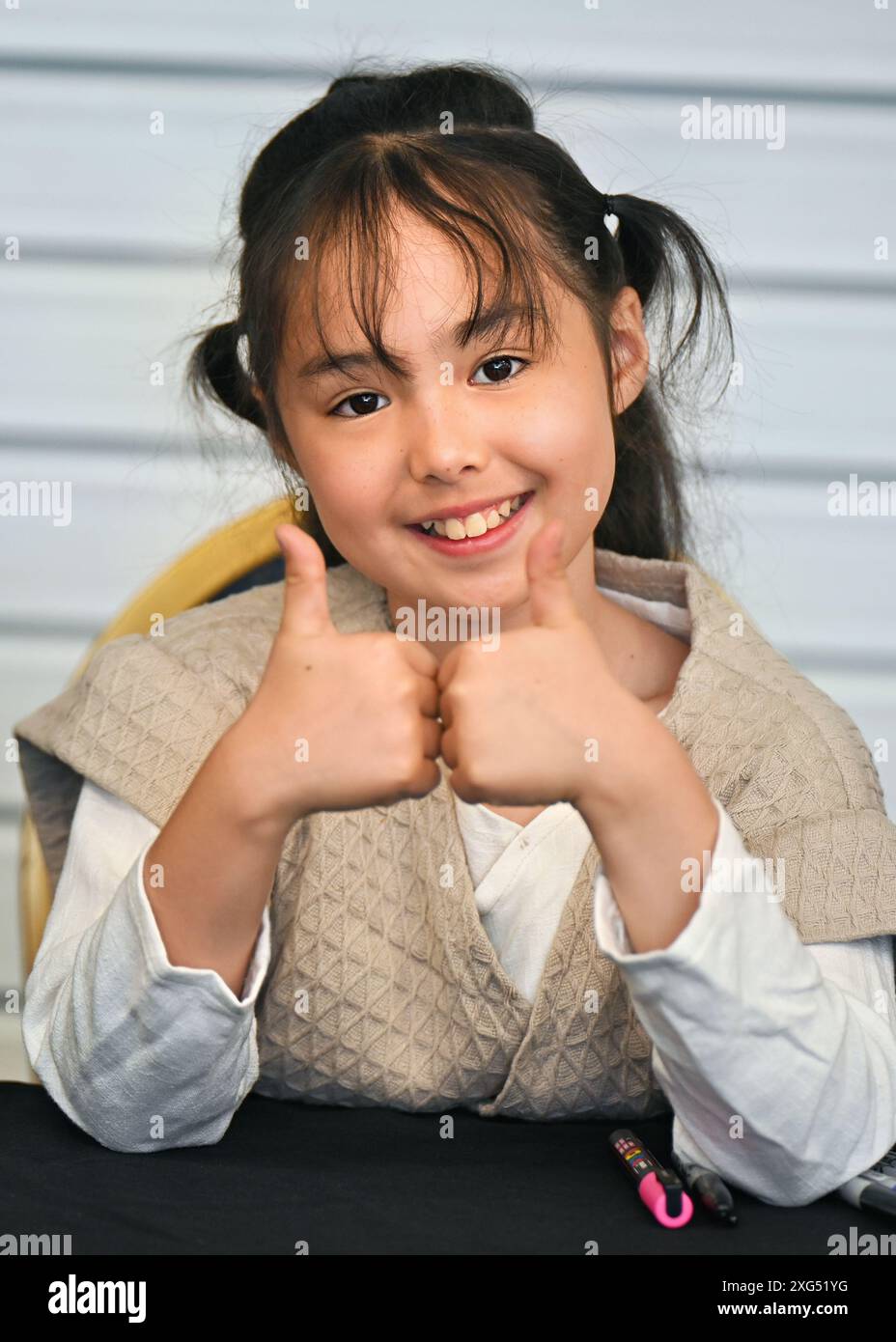 LONDRA, REGNO UNITO. 6 luglio 2024. Danielle Xin Yao Waterman, star del cinema e della TV, firma autografi per i fan al London Film and Comic con di Olympia London, Regno Unito. Credito: Vedi li/Picture Capital/Alamy Live News Foto Stock