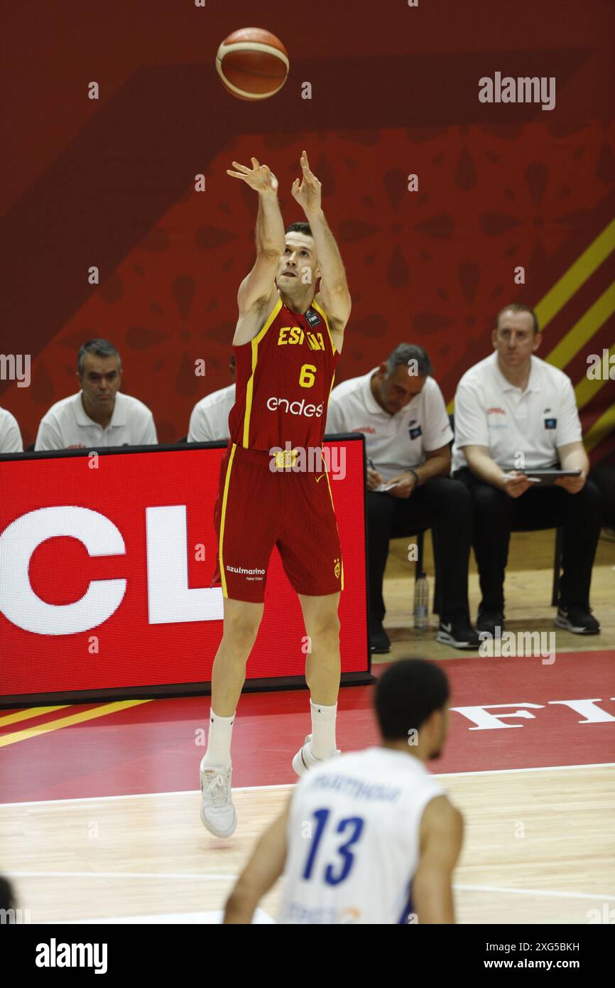 VALENCIA, SPAGNA, 6° luglio 2024, Xavi Lopez Arostegui dalla Spagna durante il torneo di qualificazione olimpica FIBA contro la Finlandia, credito Eduardo Ripoll. Foto Stock