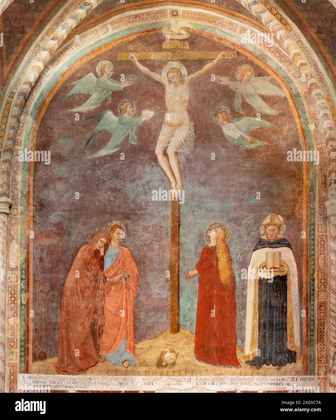 PERUGIA, ITALIA - 16 MAGGIO 2024: L'affresco della Crocifissione nella chiesa di San Agostino di Pellino di Vannuccio (1377) Foto Stock