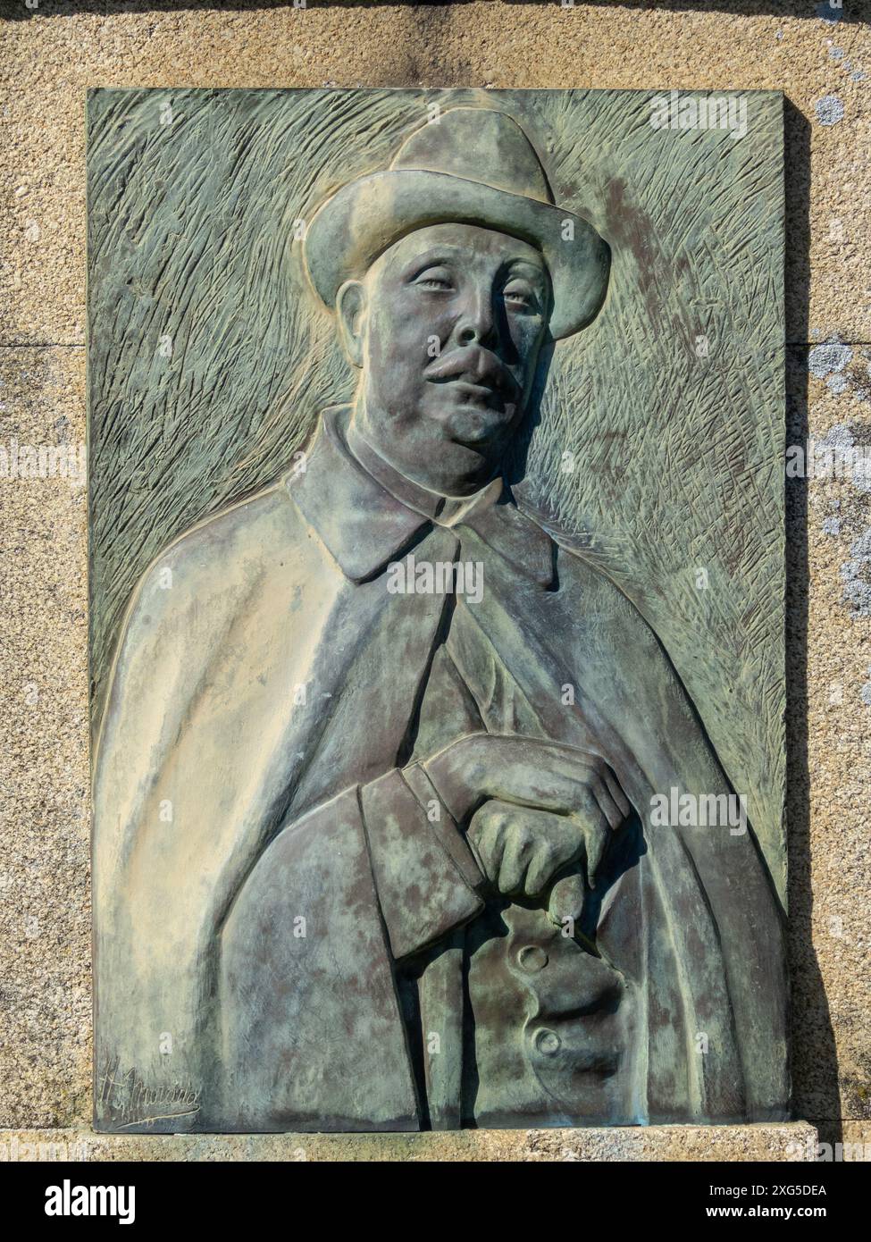 Monumento in bronzo in onore di Raul Brandao nel giardino alla foce della città di PortoPortogallo.7-7-2024 Foto Stock