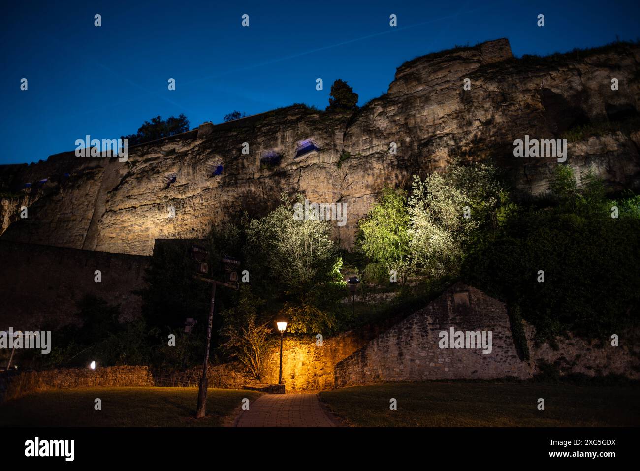 Illuminazione notturna dei Casemates di Bock a Lussemburgo Foto Stock