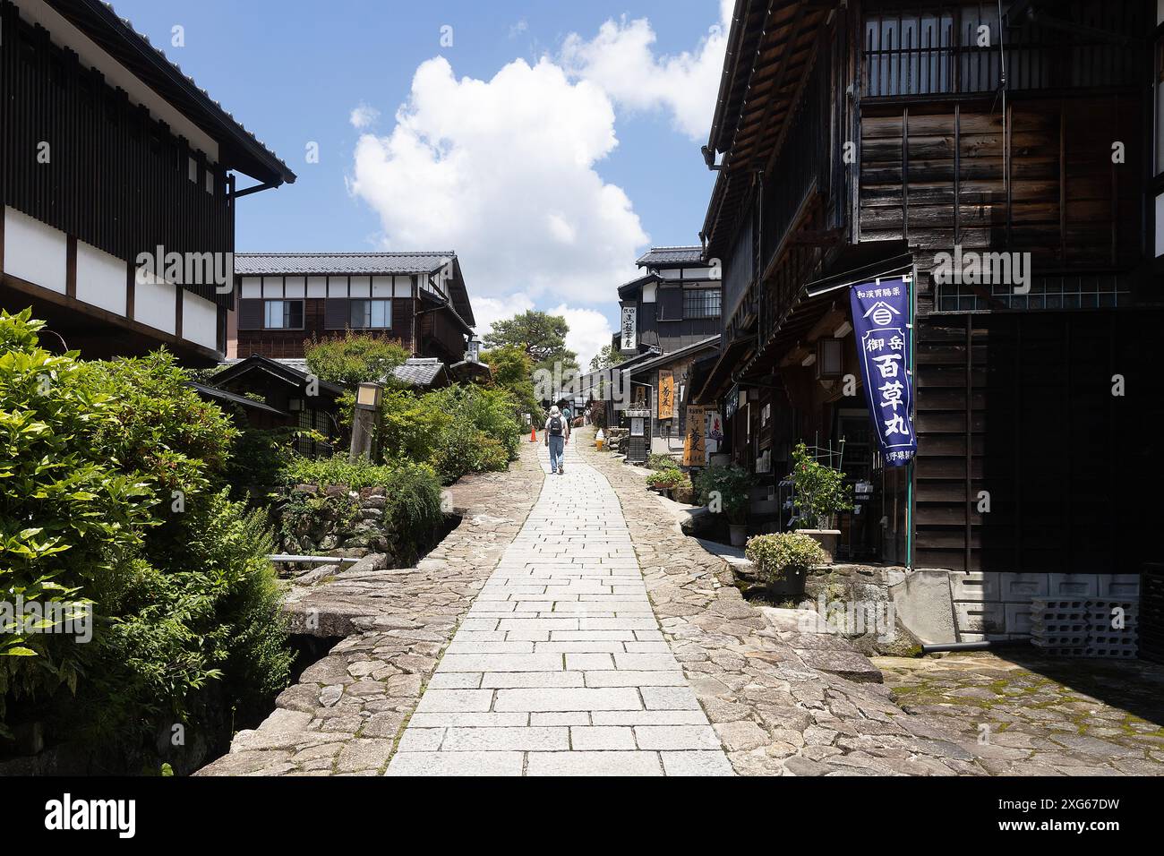 Magome (馬籠?) è un'ex città postale nella valle di Kiso, che serviva i viaggiatori del Nakasendo, una strada importante che collegava Tokyo. Foto Stock