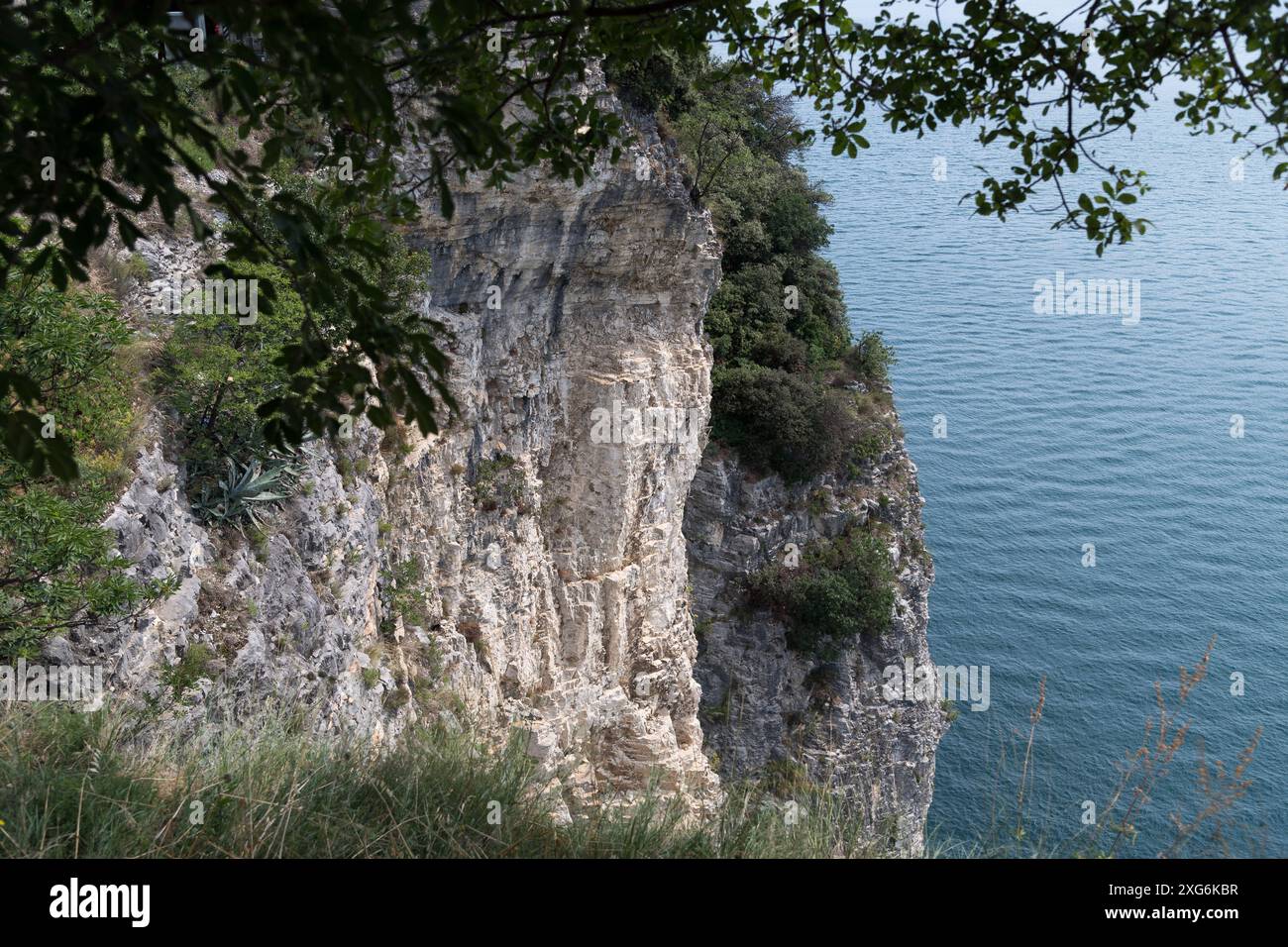 Lato ovest del Lago di Garda a Tignale, provincia di Brescia, Lombardia, Italia © Wojciech Strozyk / Alamy Stock Photo Foto Stock